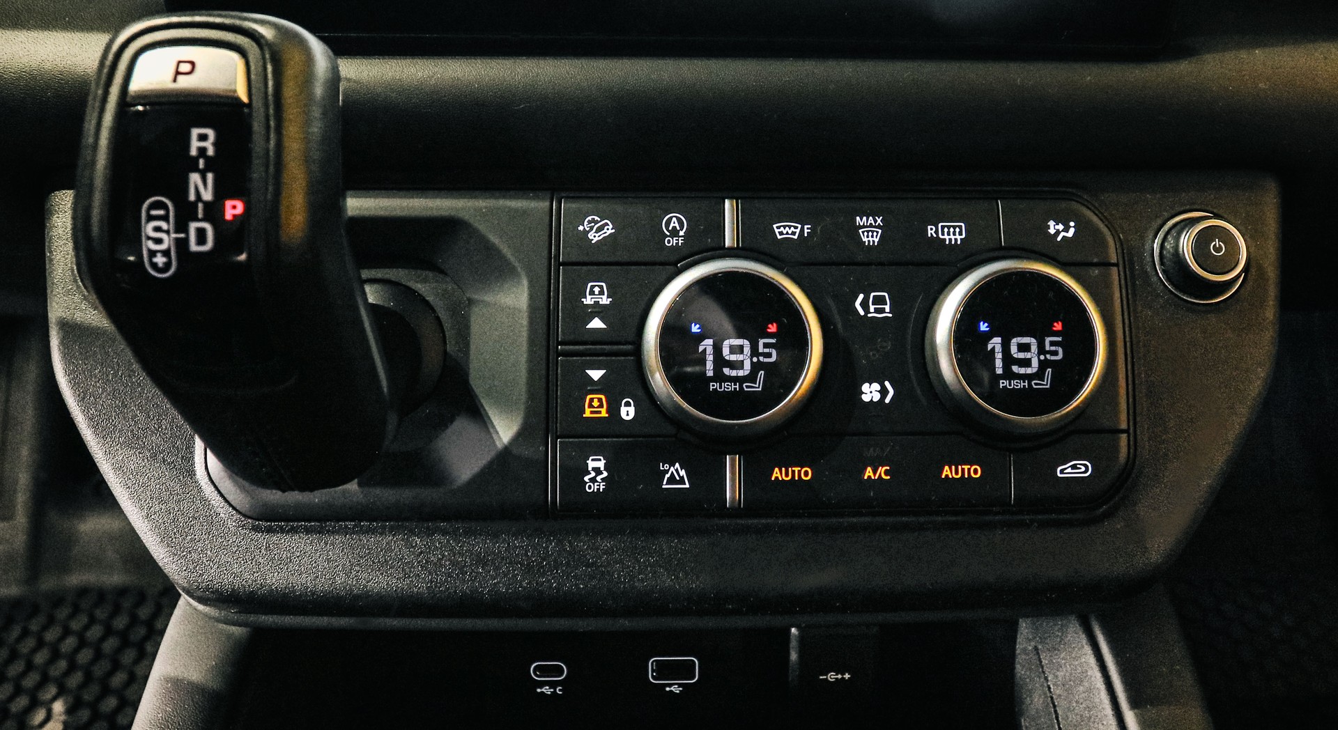 LAND ROVER Defender 90 P400 I6 HSE 3.0 X-Dynamic AT8-image-16