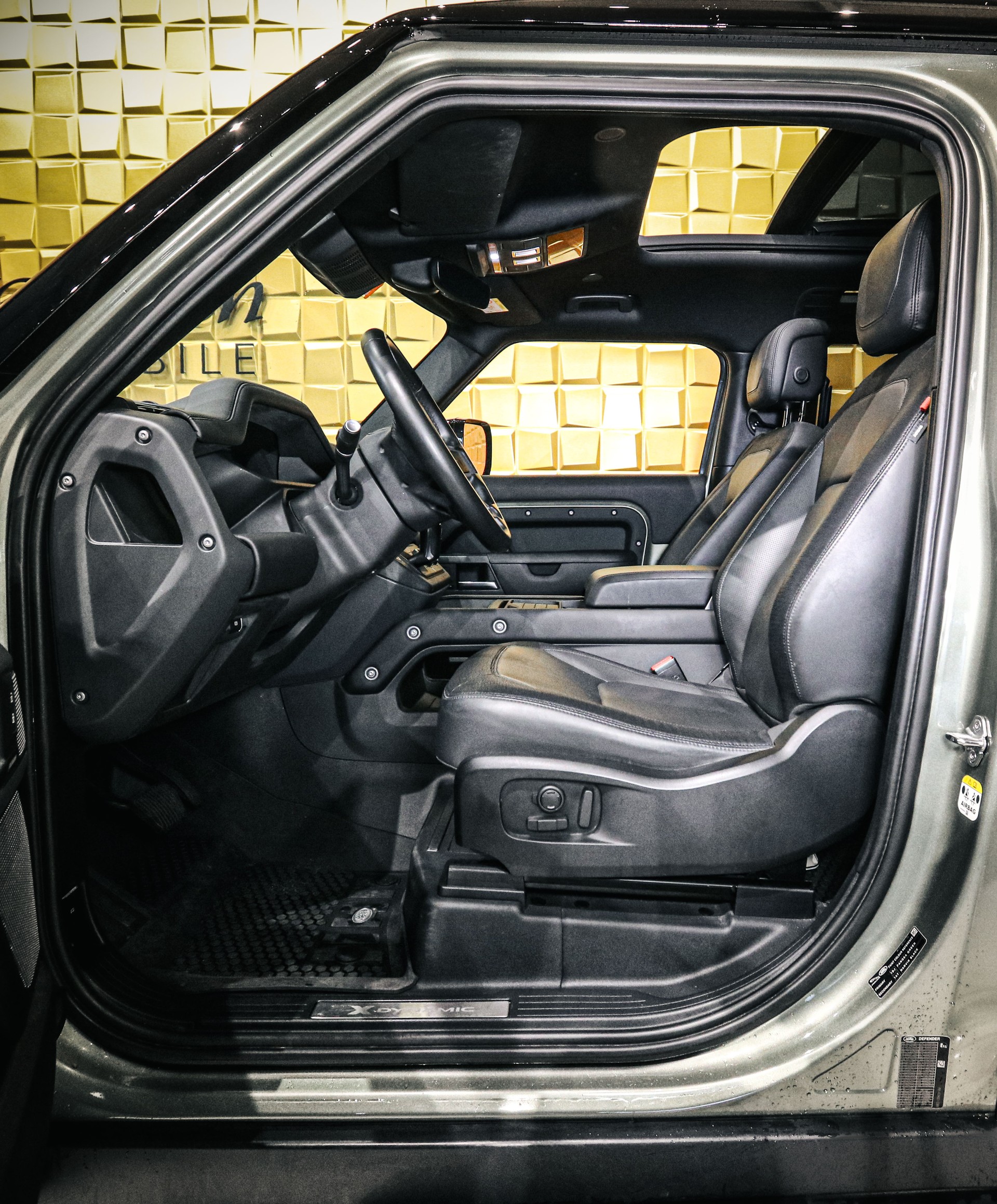 LAND ROVER Defender 90 P400 I6 HSE 3.0 X-Dynamic AT8-image-8