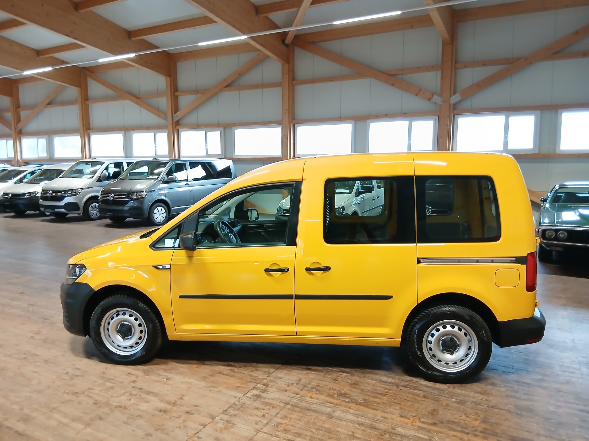 VW Caddy 1.0 TSI BlueMotion Technology-image-6