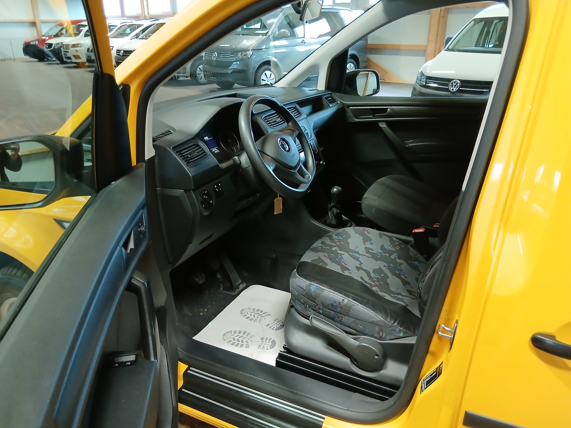VW Caddy 1.0 TSI BlueMotion Technology-image-7
