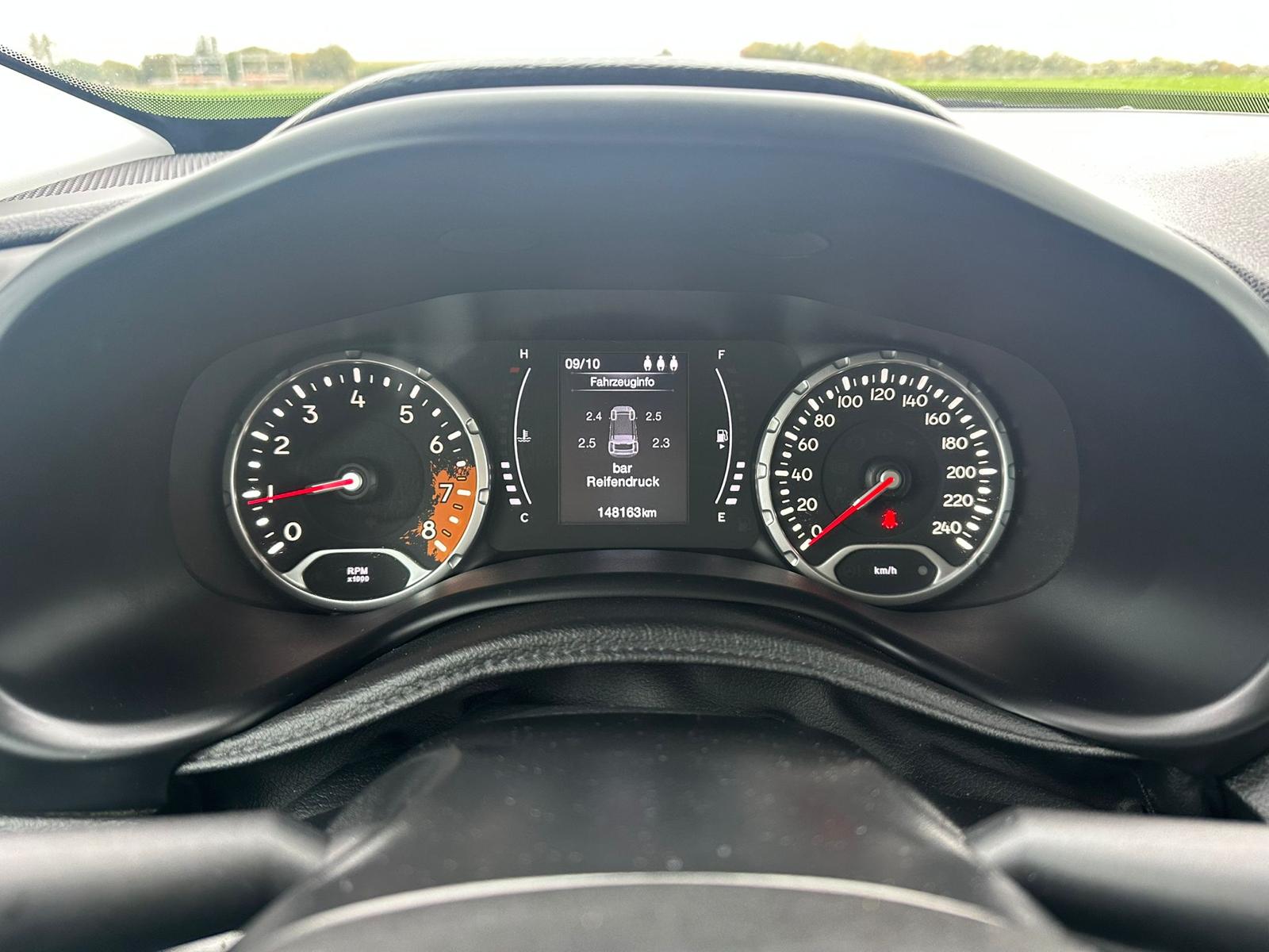 JEEP Renegade 1.4 Turbo Street Edition-image-15