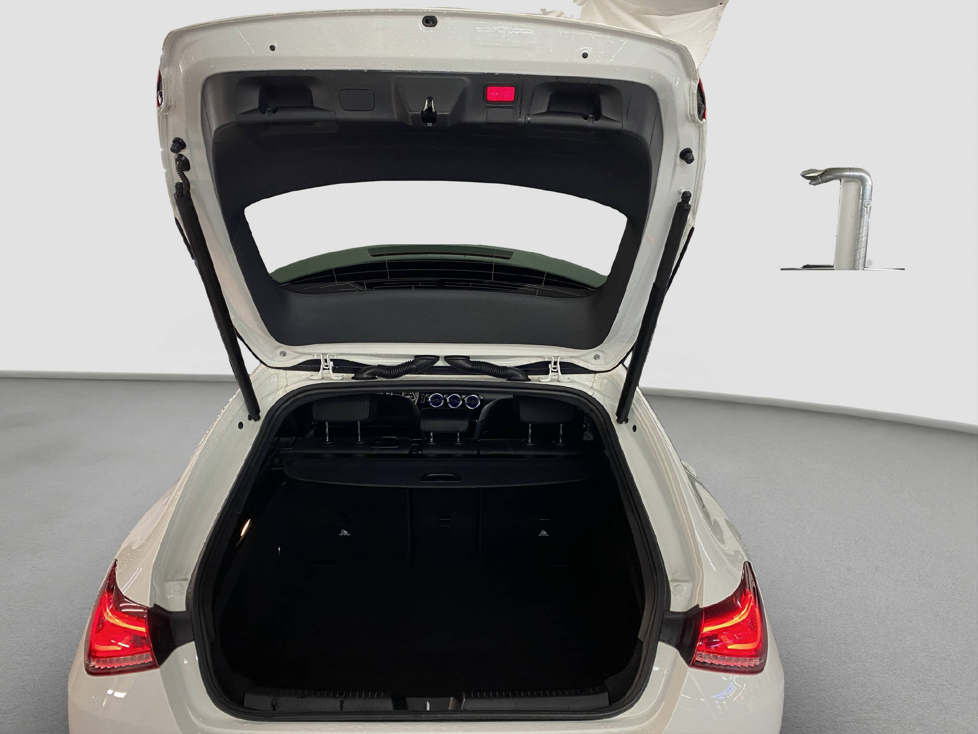 MERCEDES-BENZ CLA 200 Shooting Brake-image-12