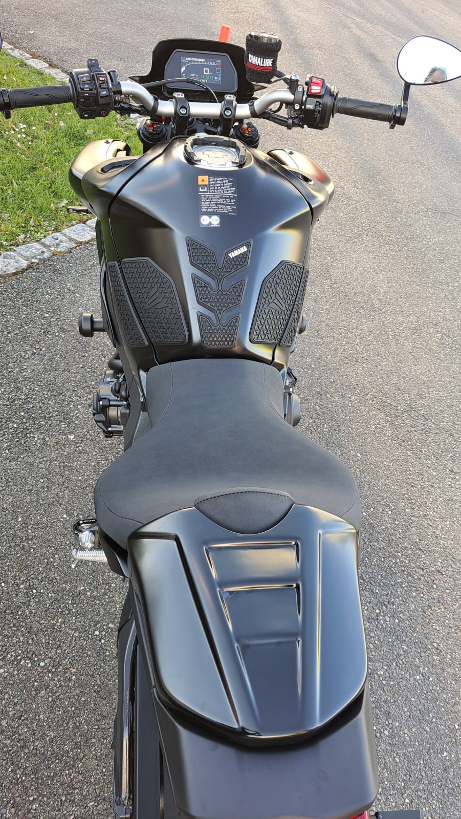 YAMAHA MT-10 ABS-showroom-element-1