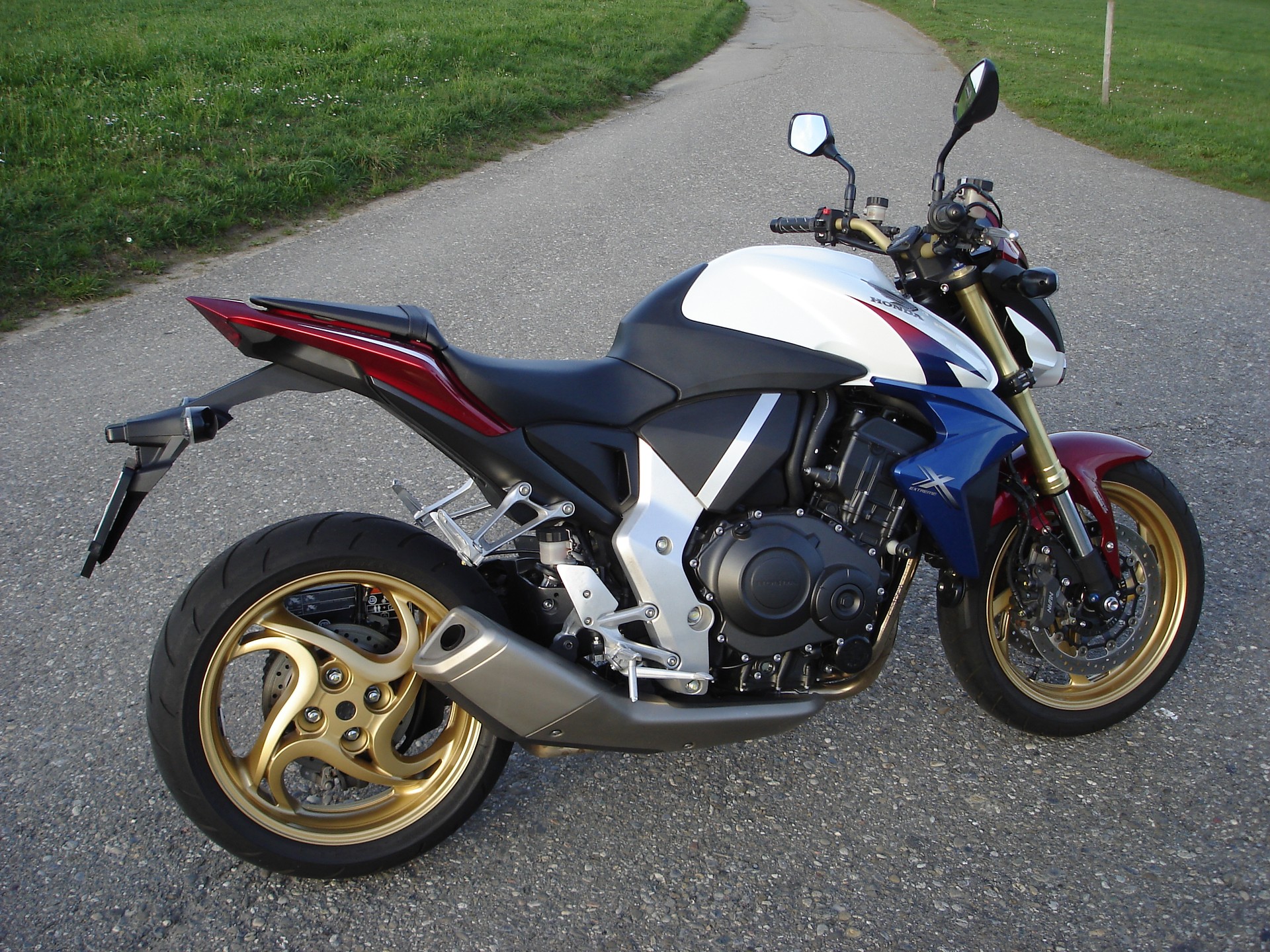 HONDA CB 1000 R ABS-image-7