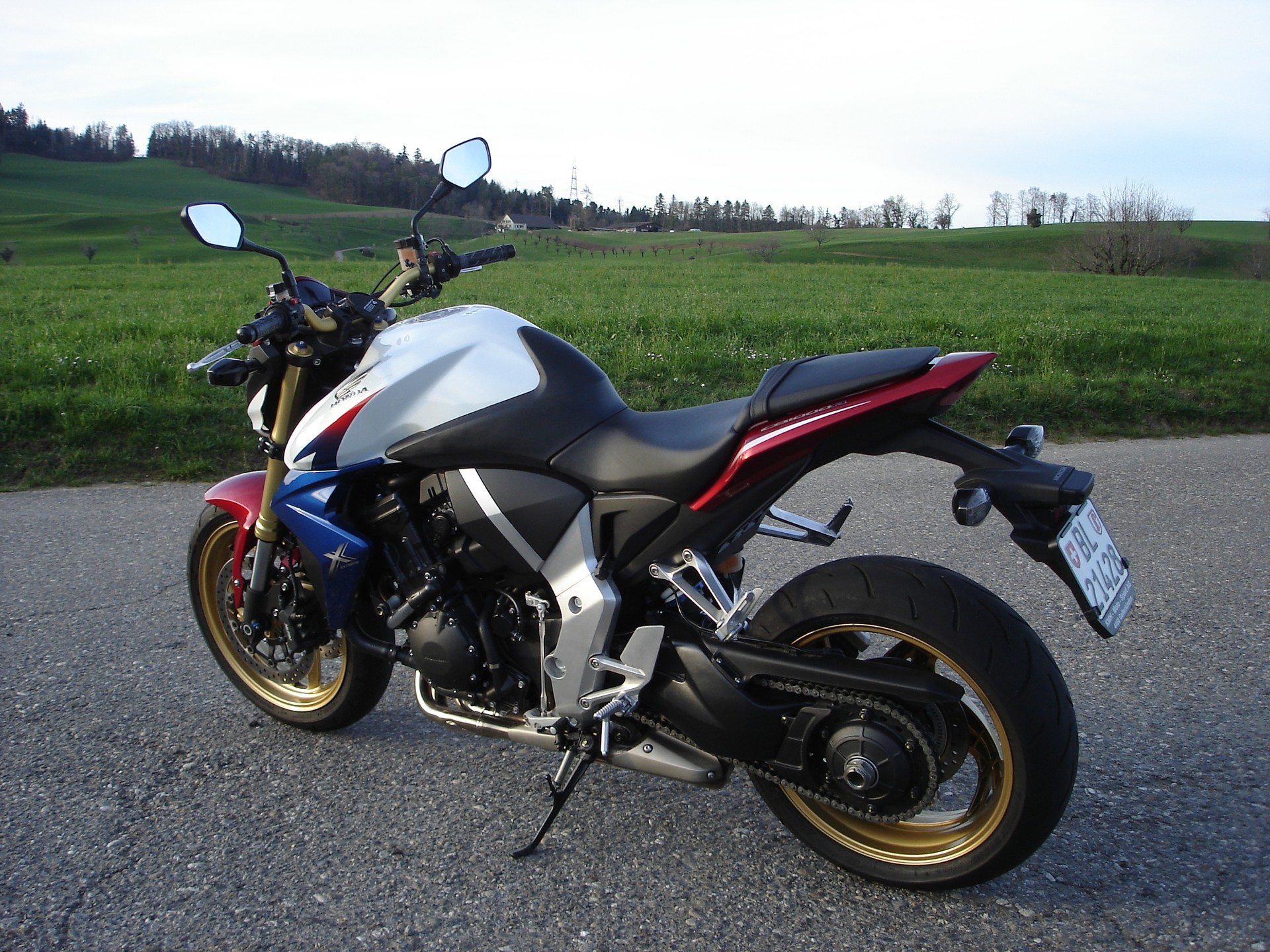 HONDA CB 1000 R ABS-image-2