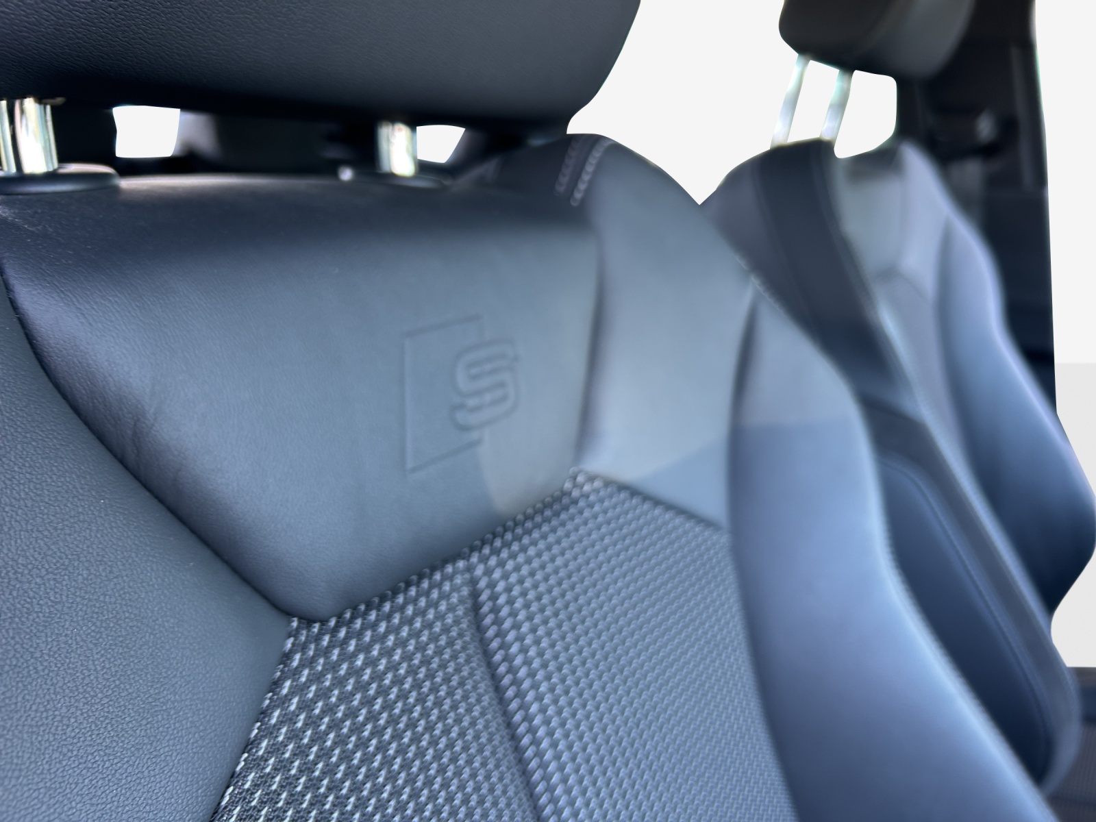 AUDI Q3 45 TFSI e S line Attraction S-tronic-image-16
