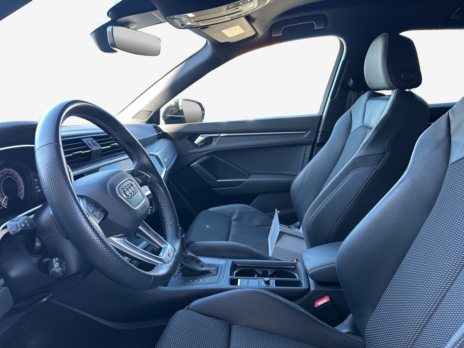 AUDI Q3 45 TFSI e S line Attraction S-tronic-image-8