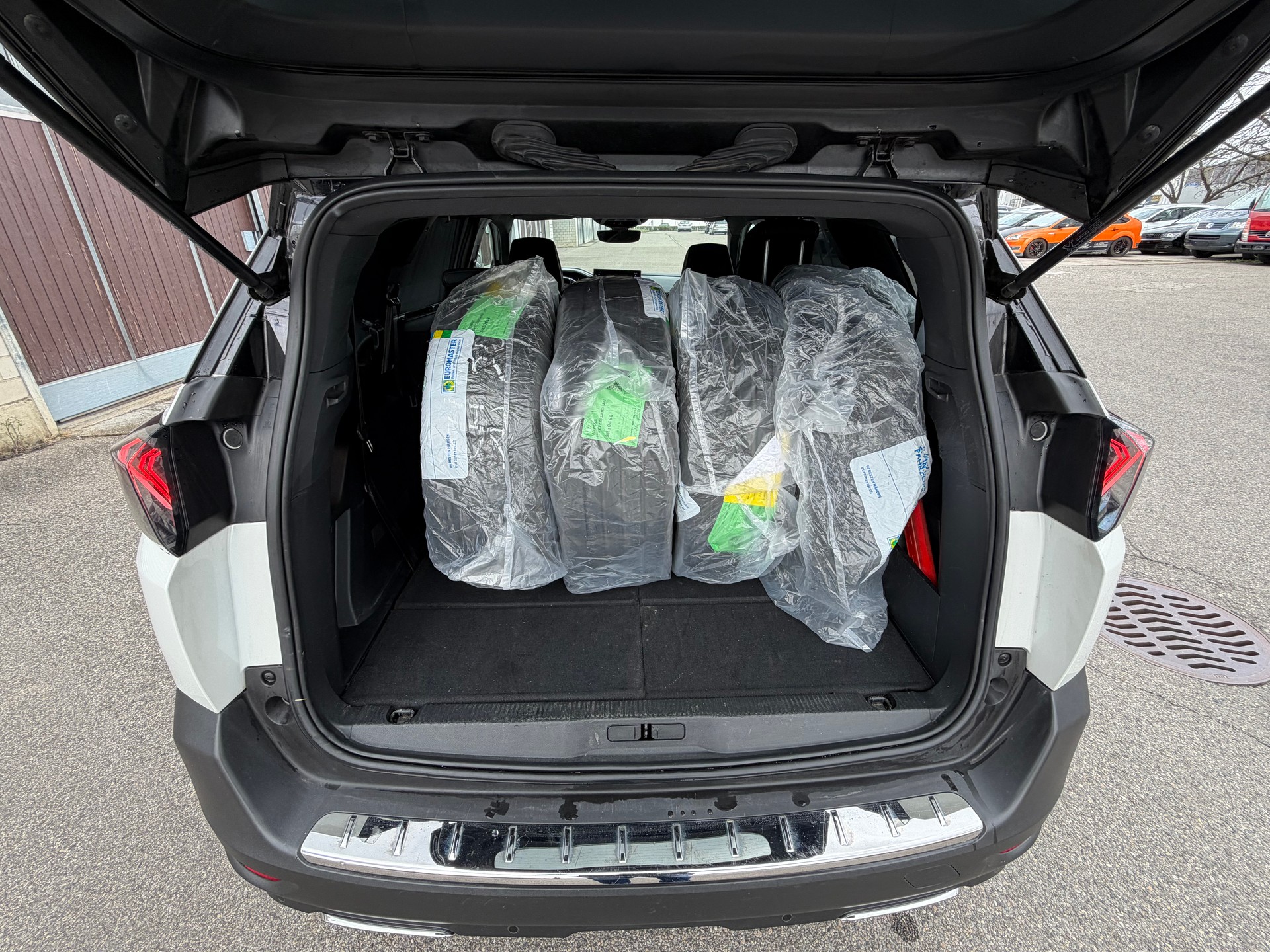 PEUGEOT 5008 1.5 BlueHDi GT EAT8-image-15