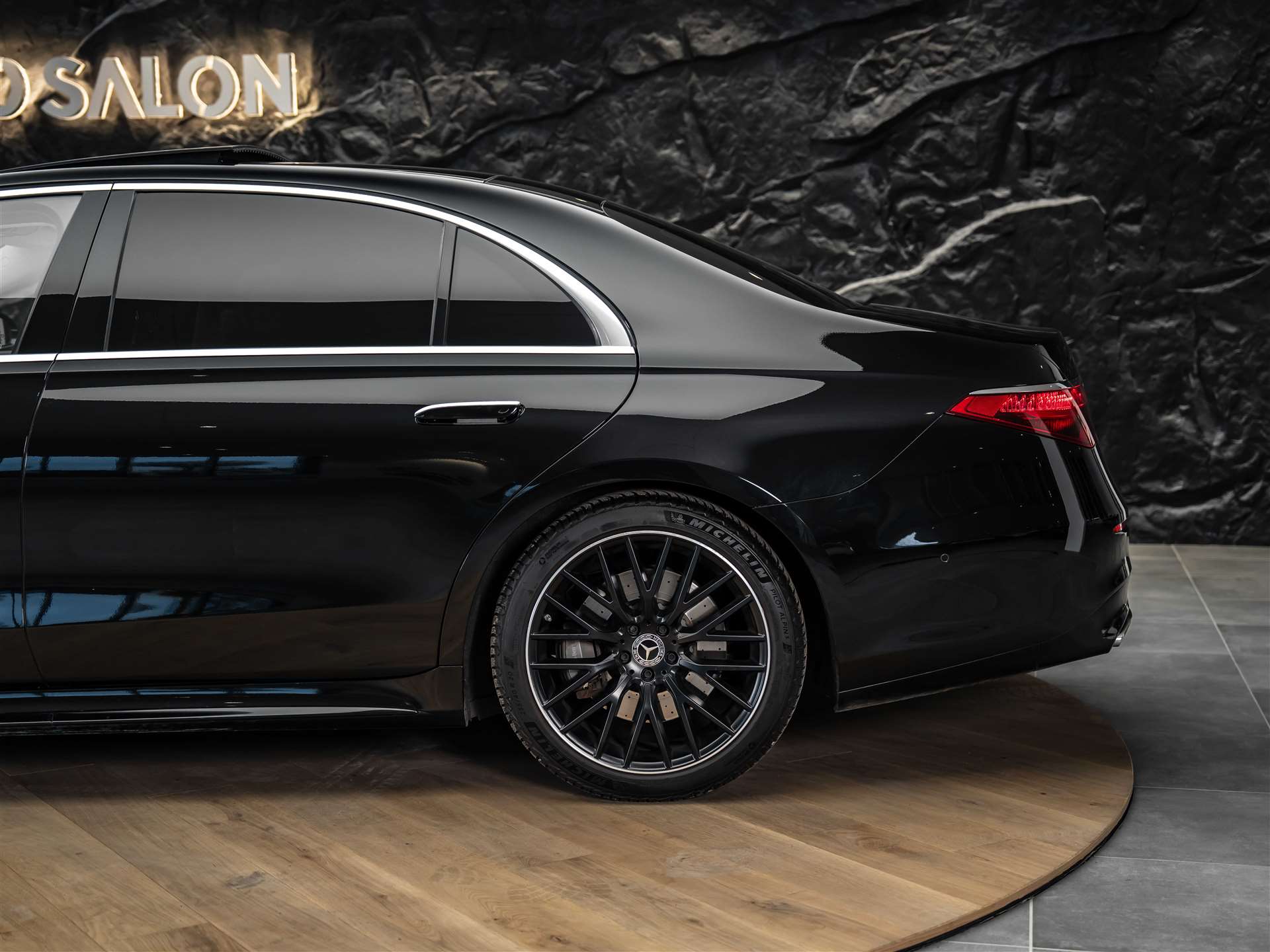 MERCEDES-BENZ S 500 L AMG Line 4matic *CH Auto*Panorama*Massage*-image-22