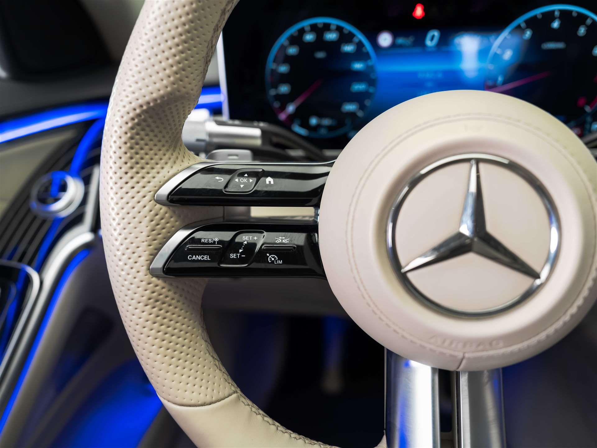 MERCEDES-BENZ S 500 L AMG Line 4matic *CH Auto*Panorama*Massage*-image-33