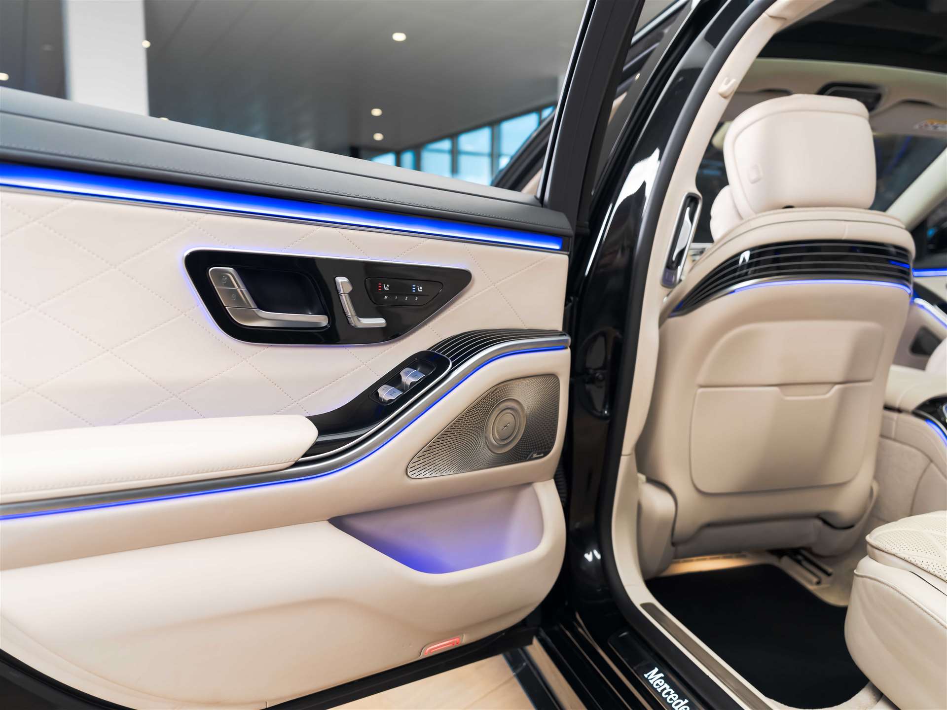 MERCEDES-BENZ S 500 L AMG Line 4matic *CH Auto*Panorama*Massage*-image-12