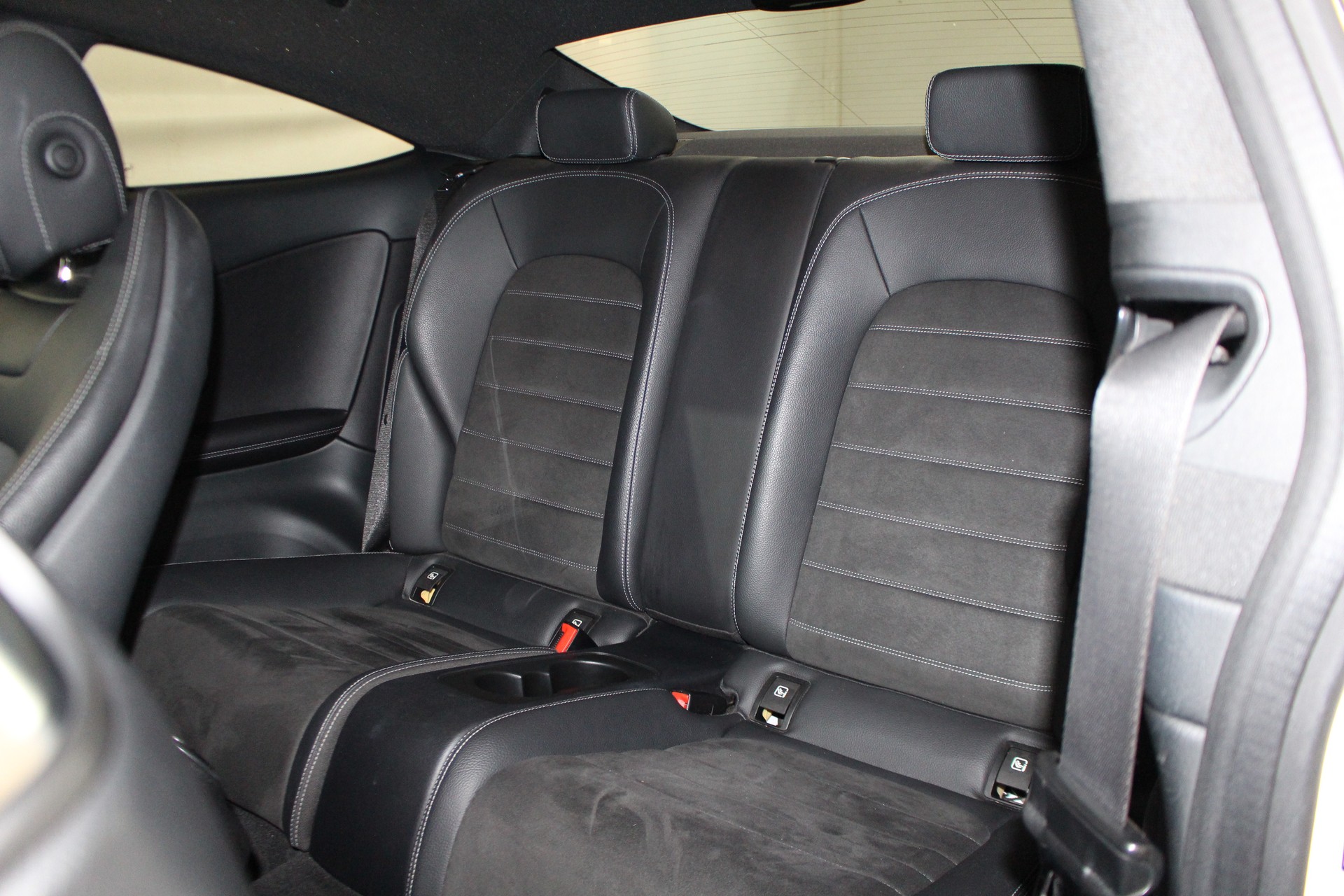 MERCEDES-BENZ C 200 4matic Coupé-image-7