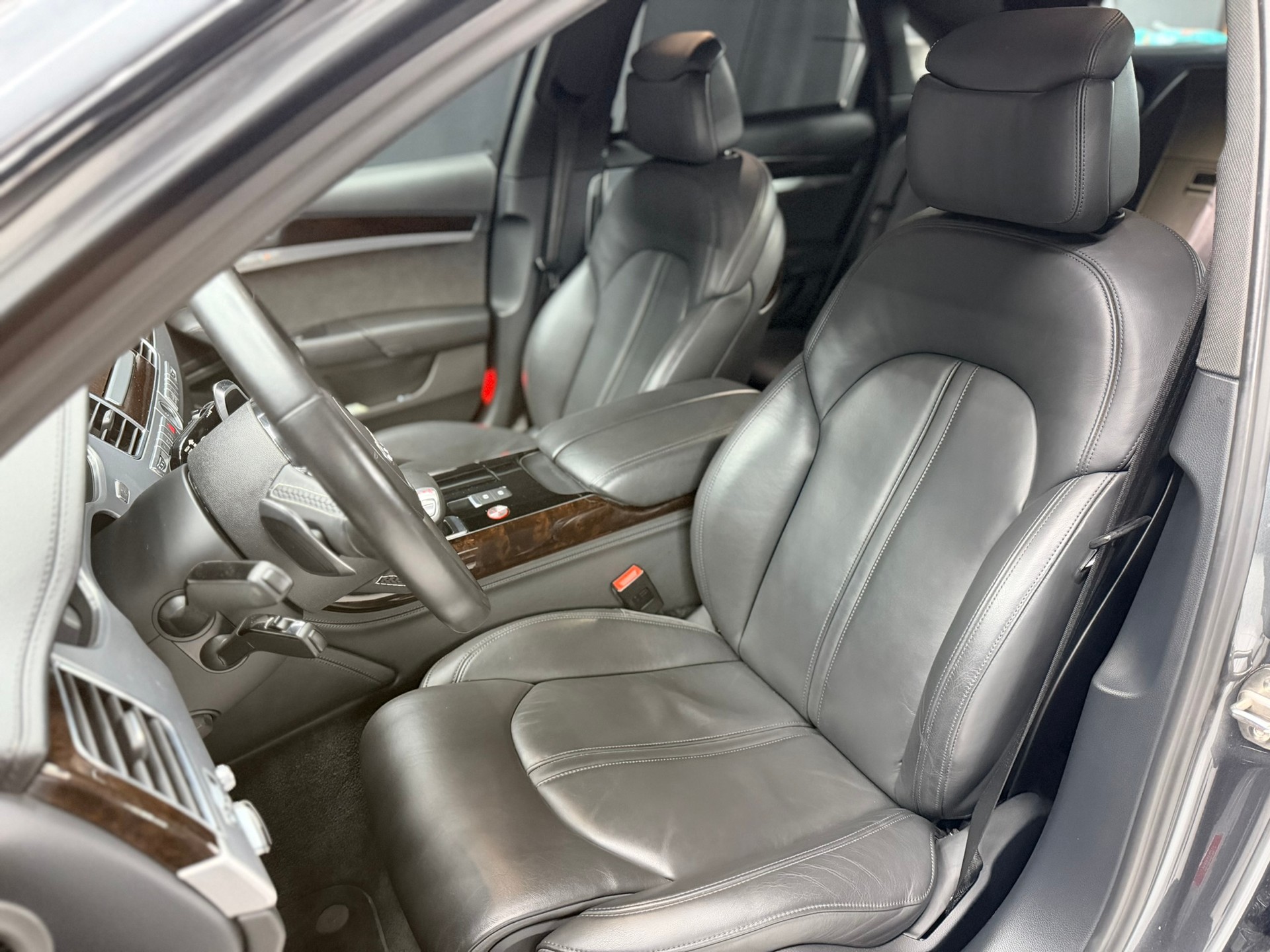 AUDI S8 4.0 TFSI V8 quattro tiptronic-image-17