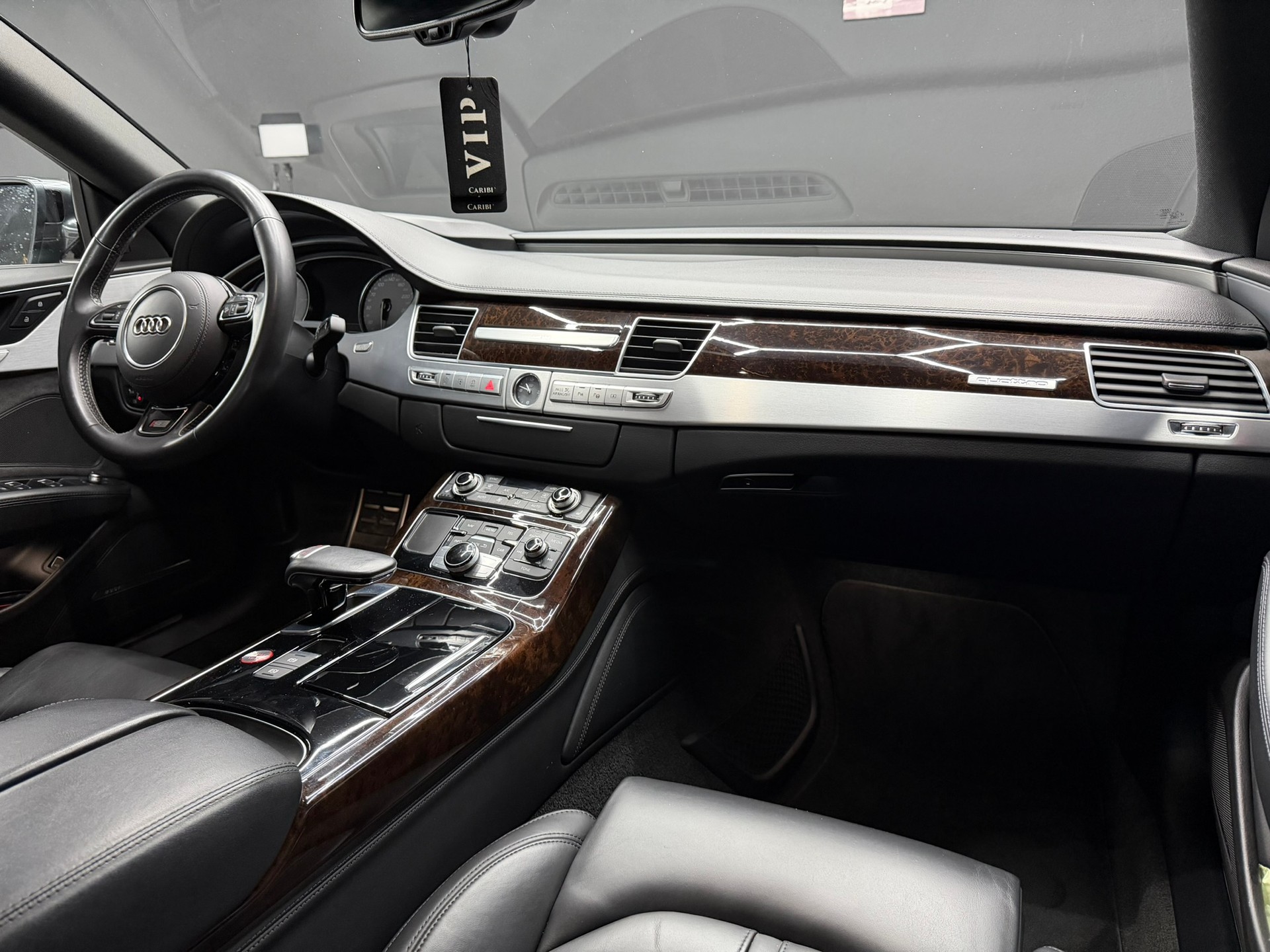 AUDI S8 4.0 TFSI V8 quattro tiptronic-image-16