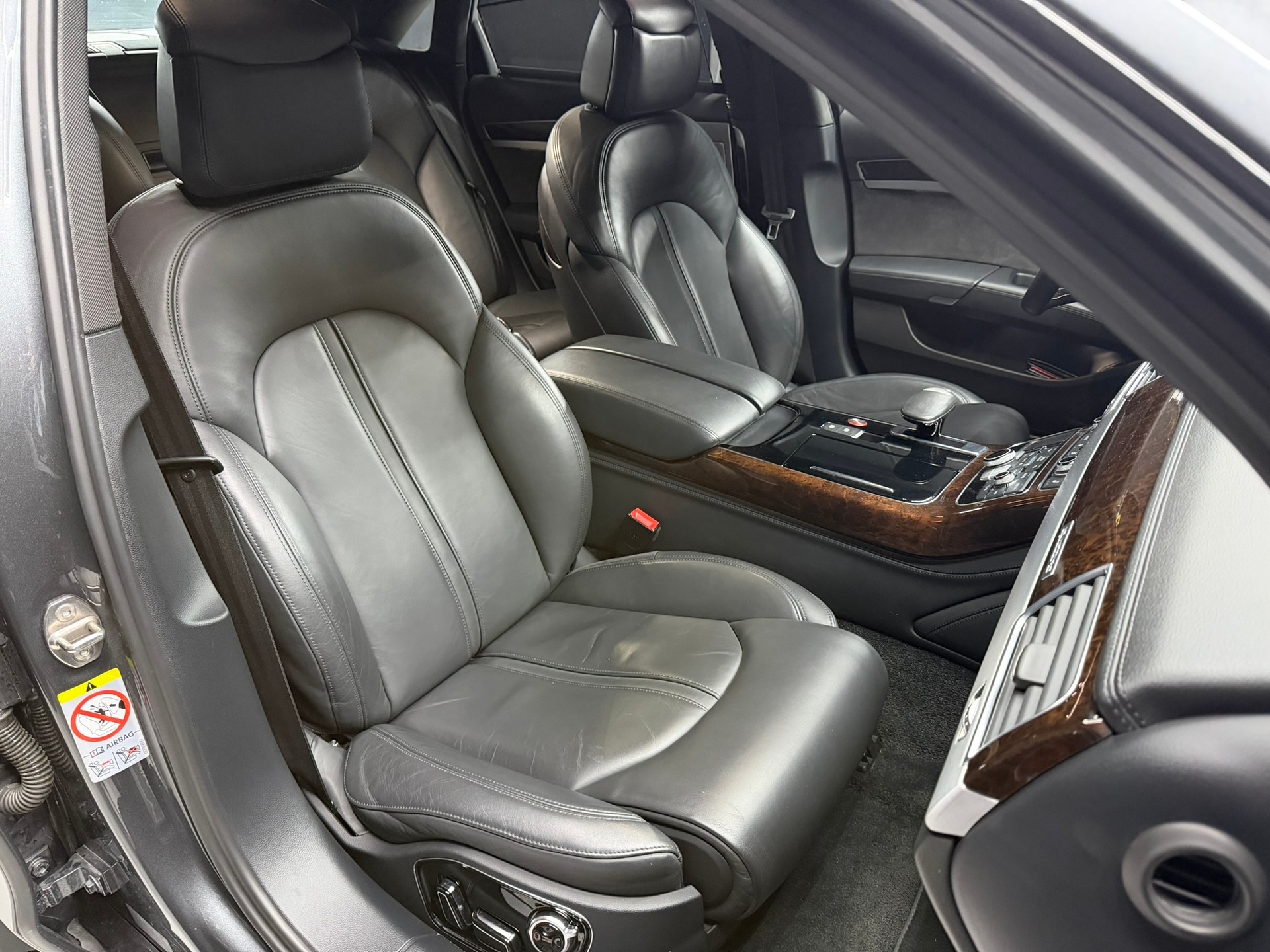 AUDI S8 4.0 TFSI V8 quattro tiptronic-image-18