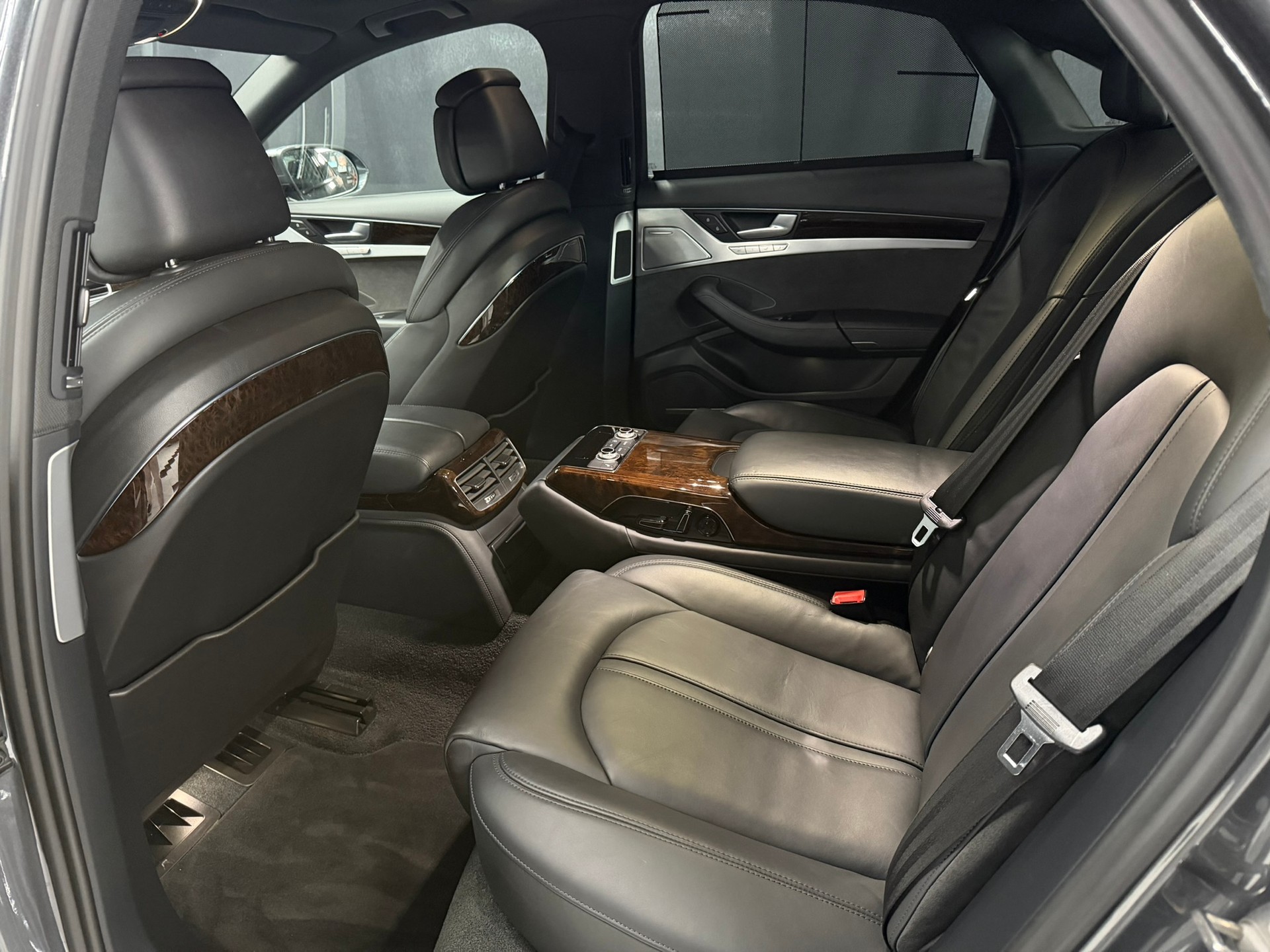 AUDI S8 4.0 TFSI V8 quattro tiptronic-image-21