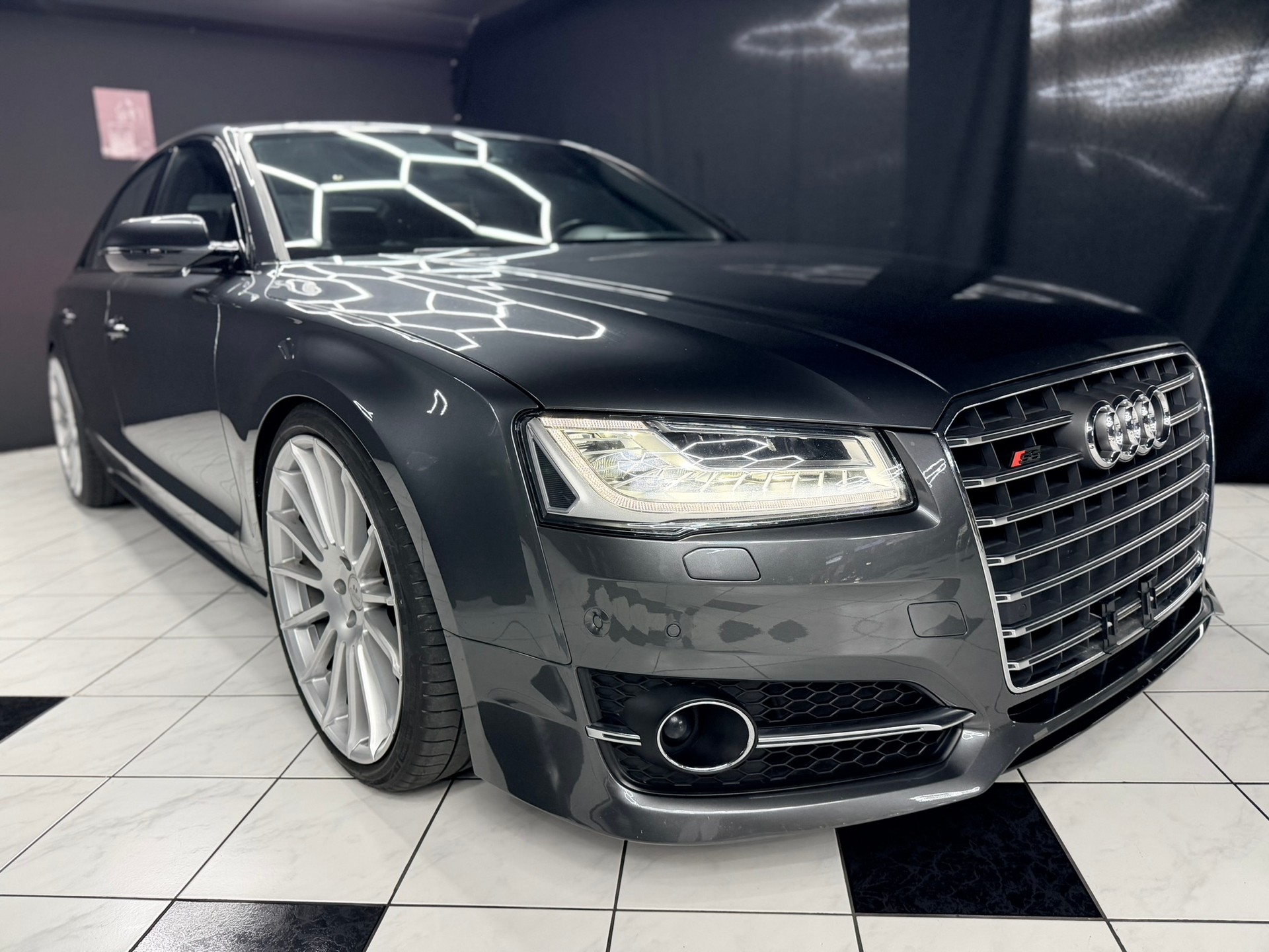 AUDI S8 4.0 TFSI V8 quattro tiptronic-image-7