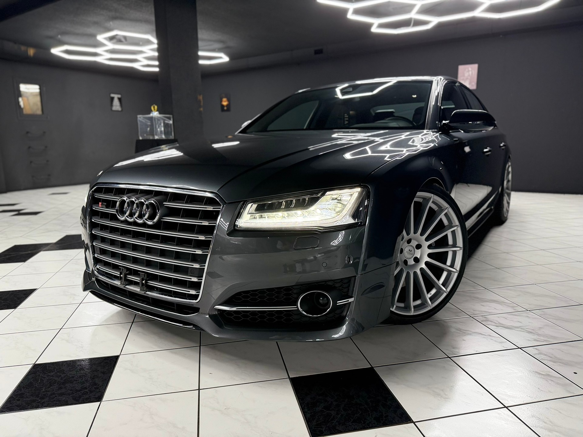 AUDI S8 4.0 TFSI V8 quattro tiptronic-showroom-element-2