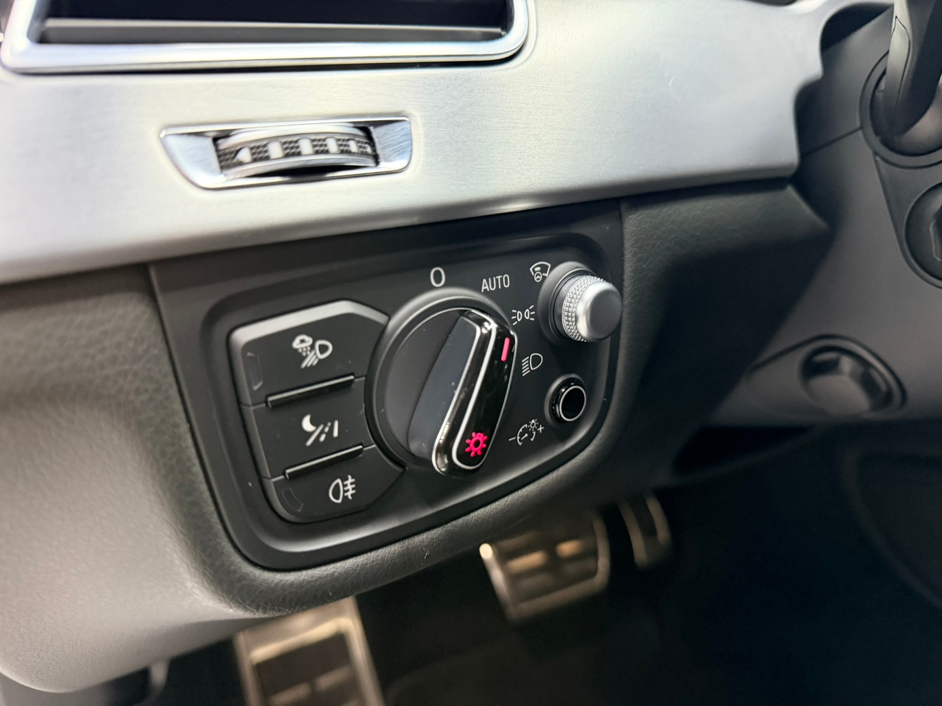 AUDI S8 4.0 TFSI V8 quattro tiptronic-image-25