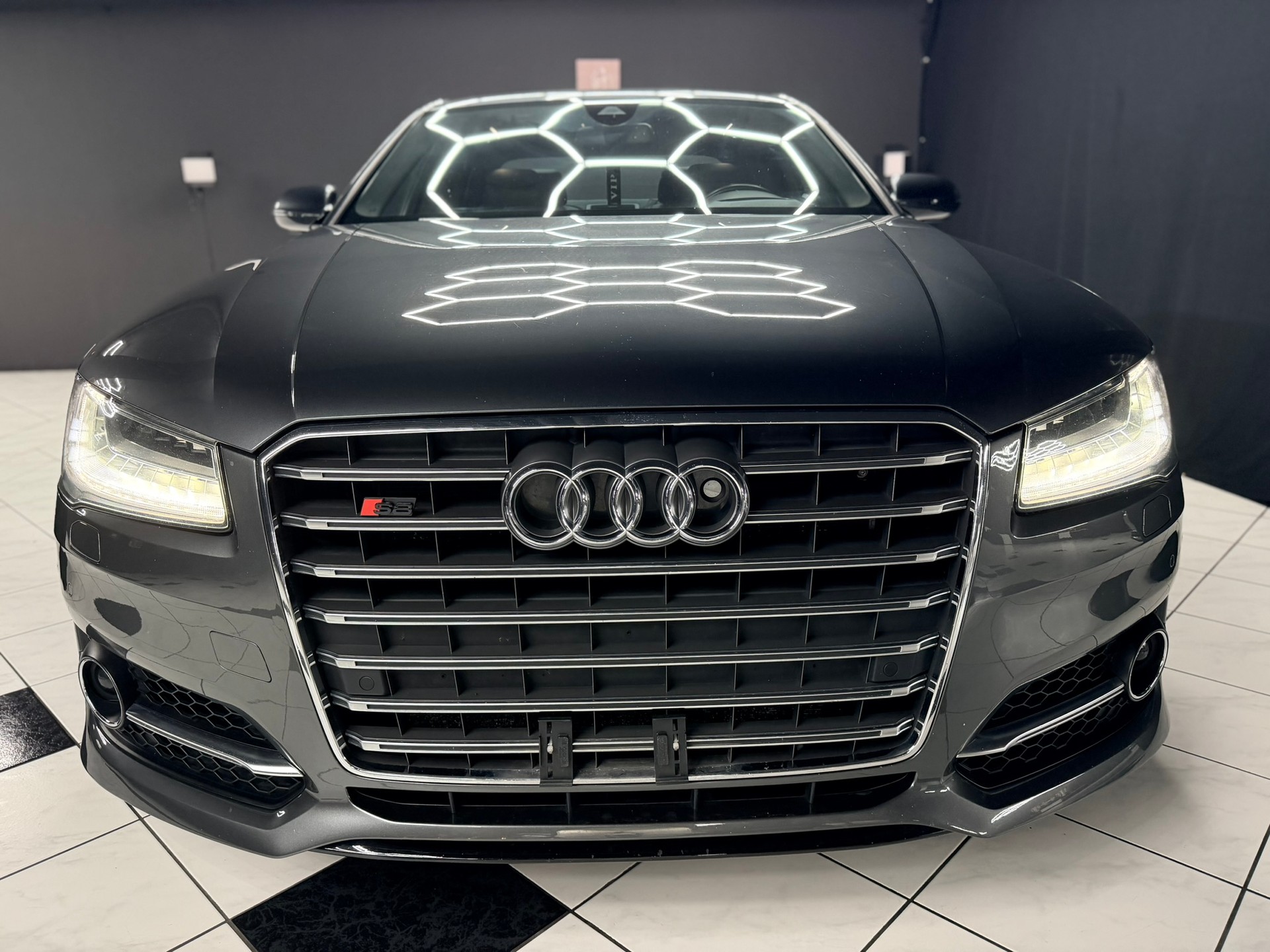AUDI S8 4.0 TFSI V8 quattro tiptronic-image-4