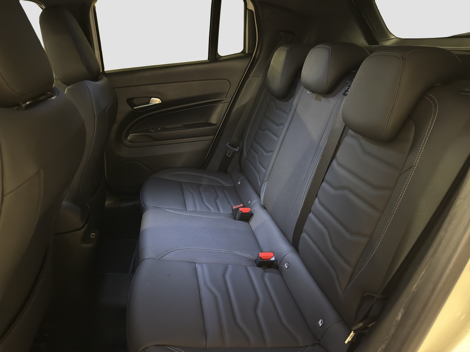 JEEP Avenger 1.2 MHEV Overland 4xe-image-10