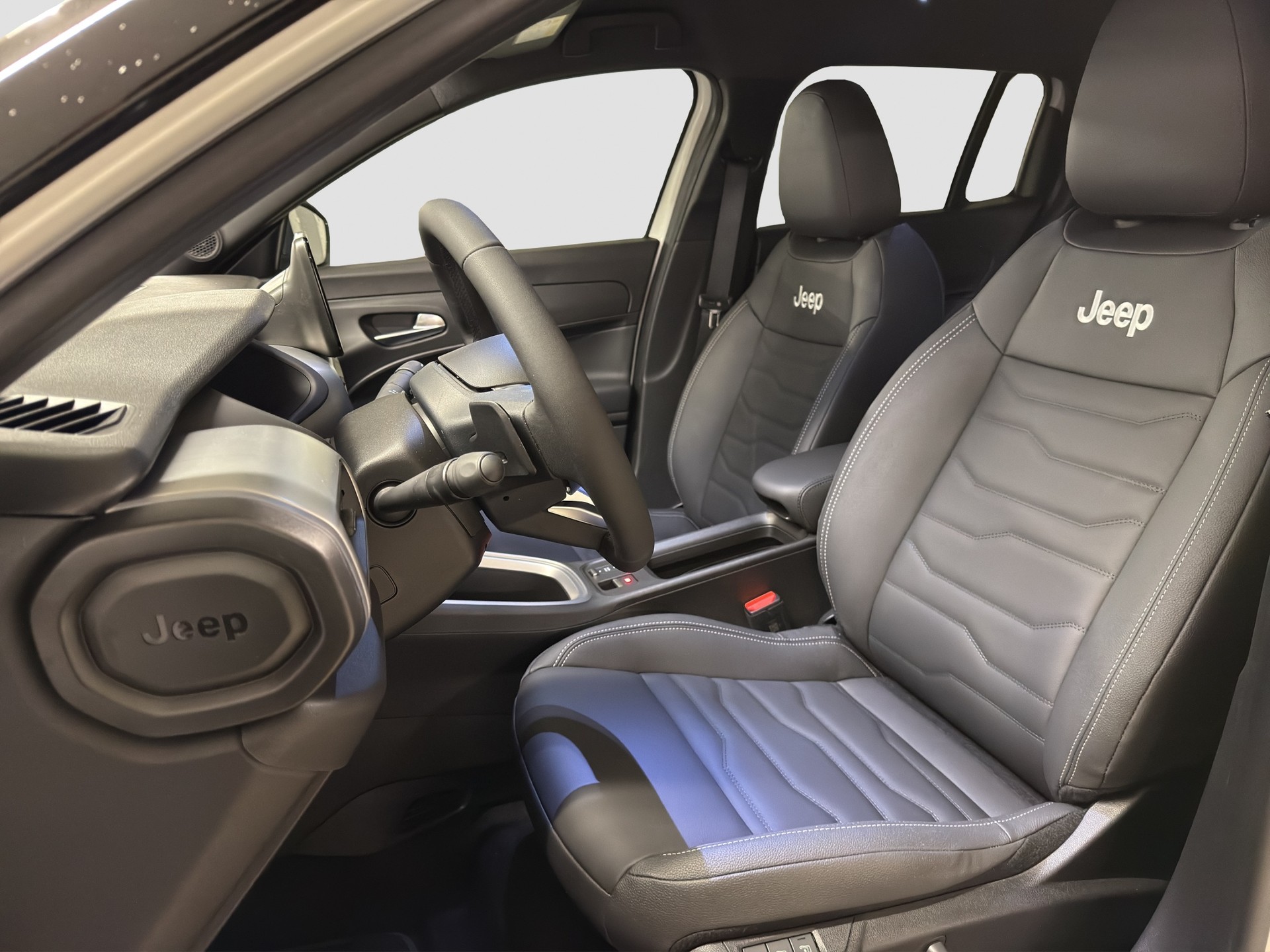 JEEP Avenger 1.2 MHEV Overland 4xe-image-8