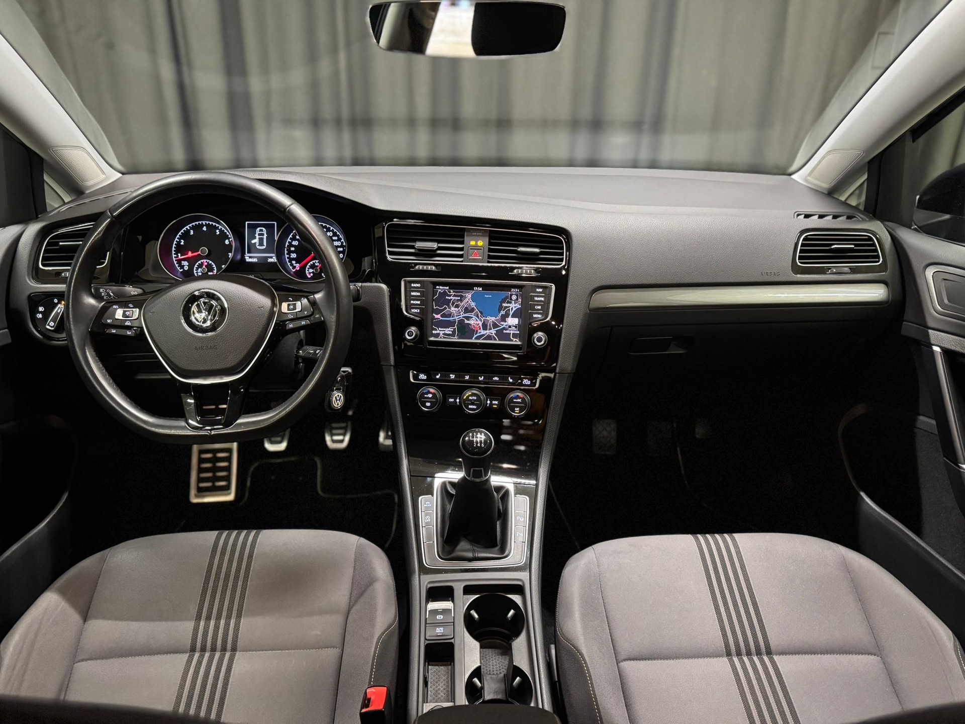 VW Golf 1.4 TSI FAHRSCHULE AUTO-image-13