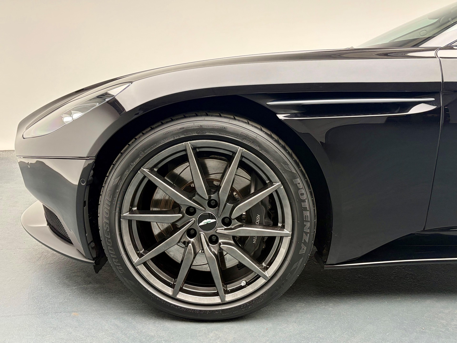 ASTON MARTIN DB11 Coupé 4.0 V8 Bi-Turbo-image-15