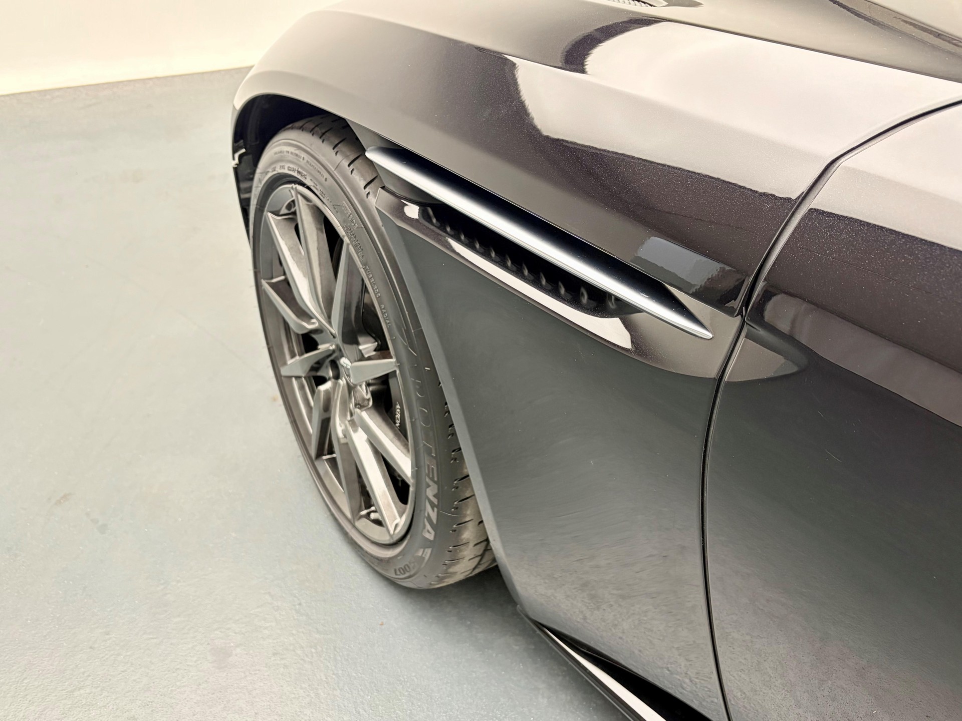 ASTON MARTIN DB11 Coupé 4.0 V8 Bi-Turbo-image-16