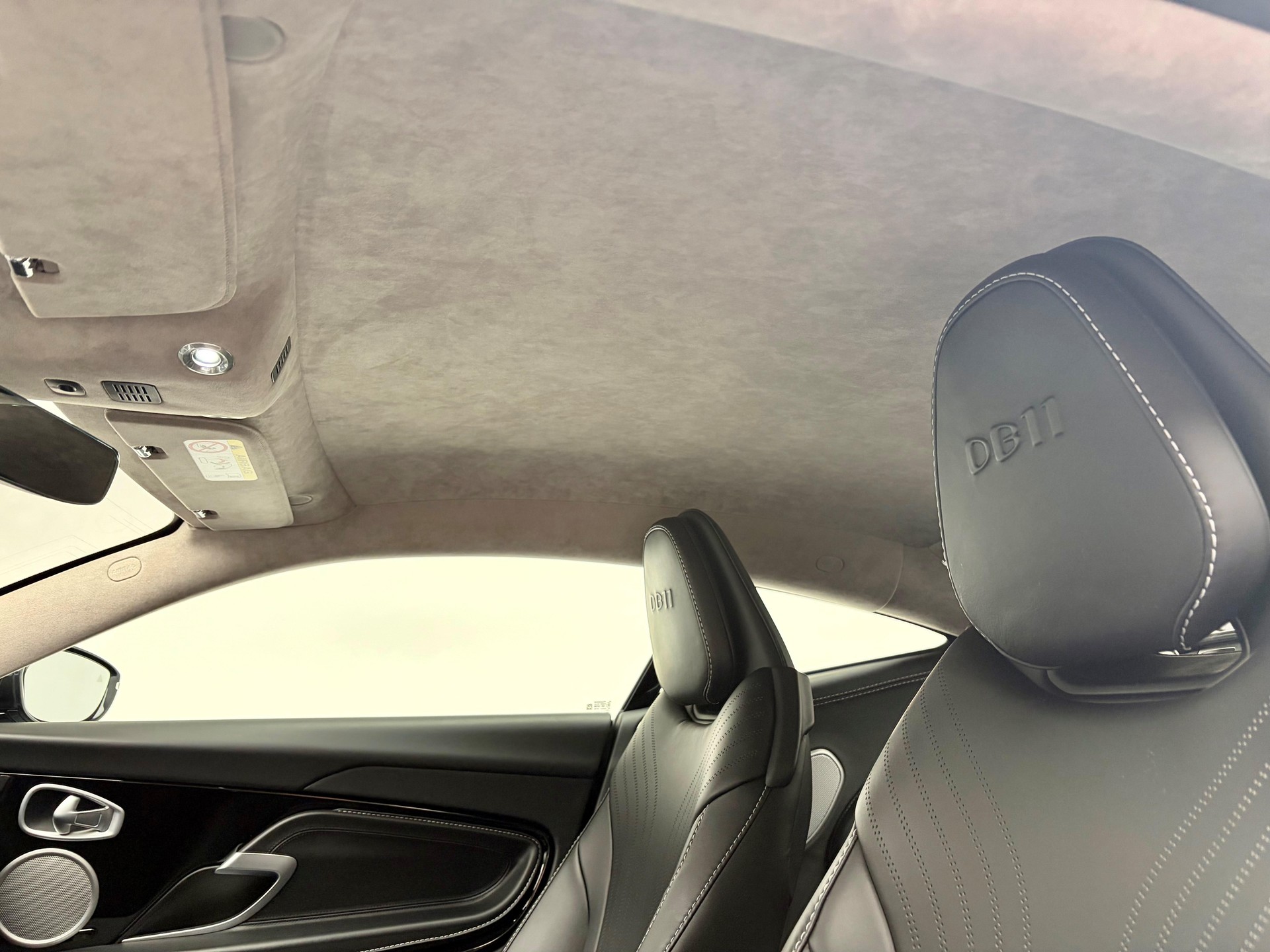 ASTON MARTIN DB11 Coupé 4.0 V8 Bi-Turbo-image-12
