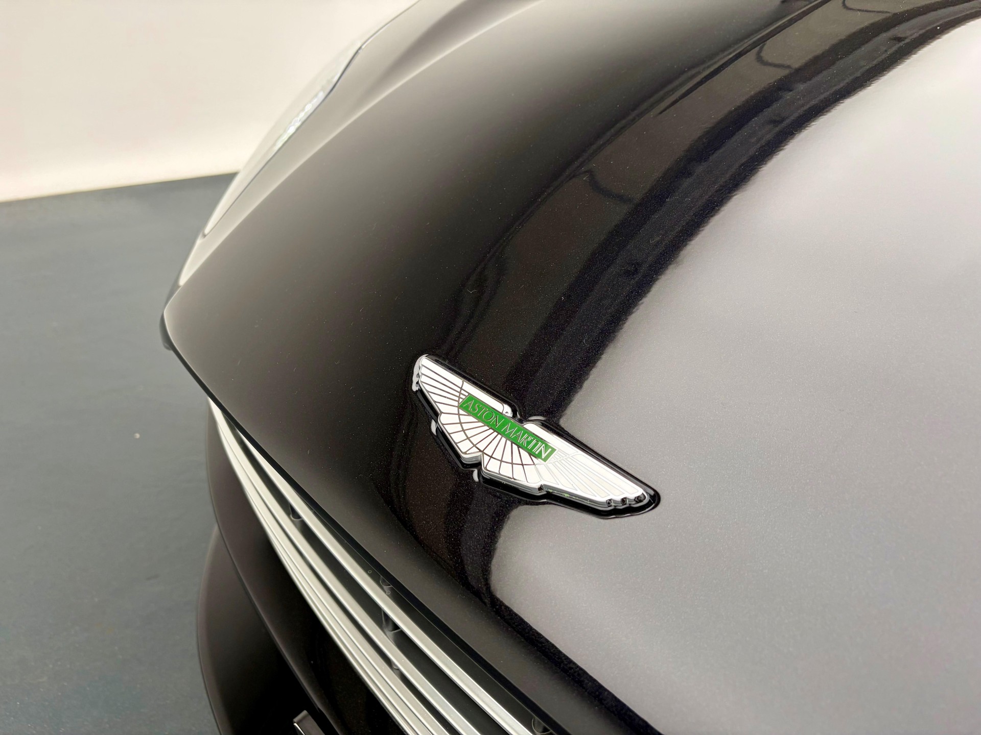 ASTON MARTIN DB11 Coupé 4.0 V8 Bi-Turbo-image-19