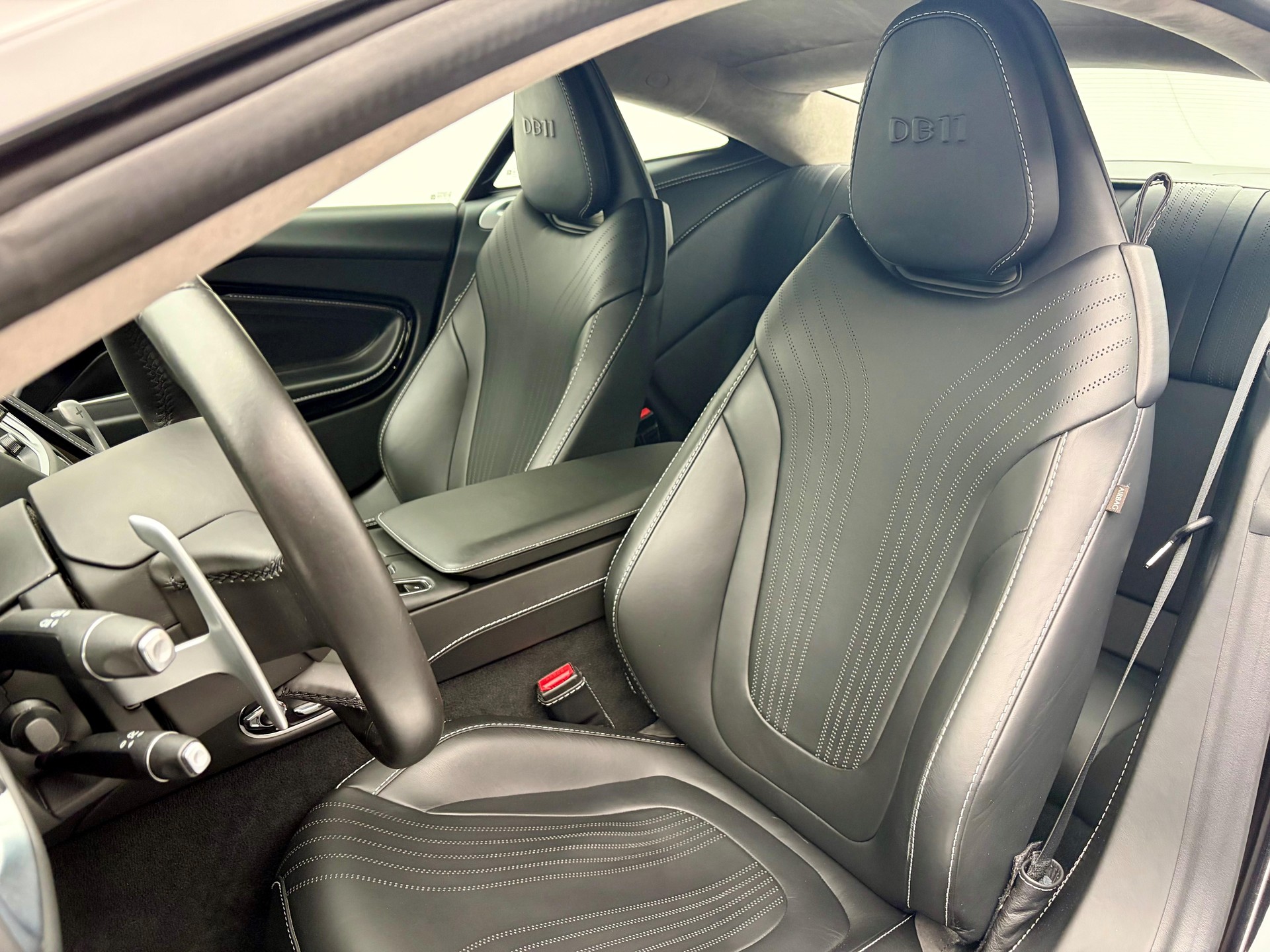 ASTON MARTIN DB11 Coupé 4.0 V8 Bi-Turbo-image-6
