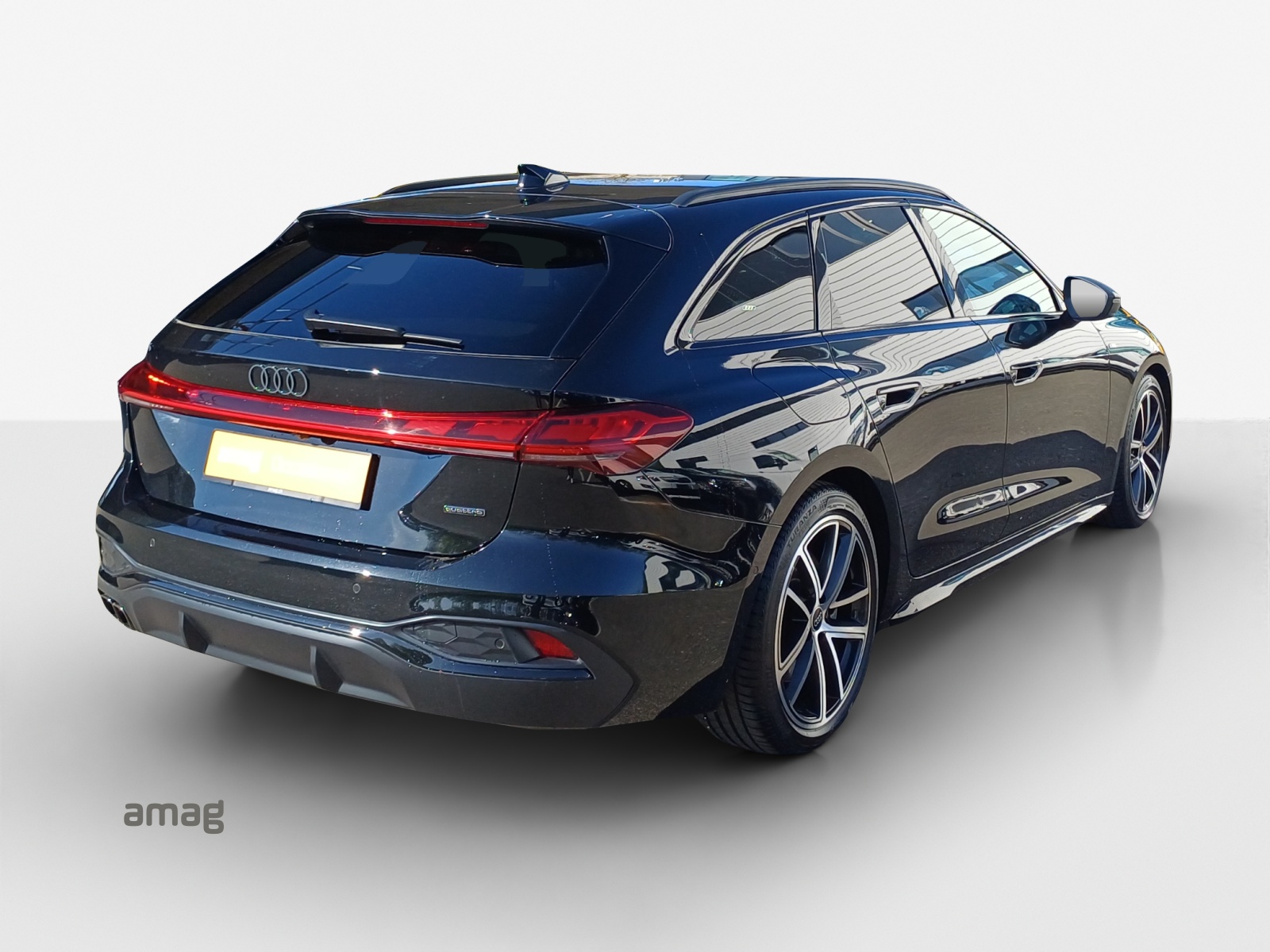 AUDI A5 Avant TDI quattro 150 kW S tronic-image-4
