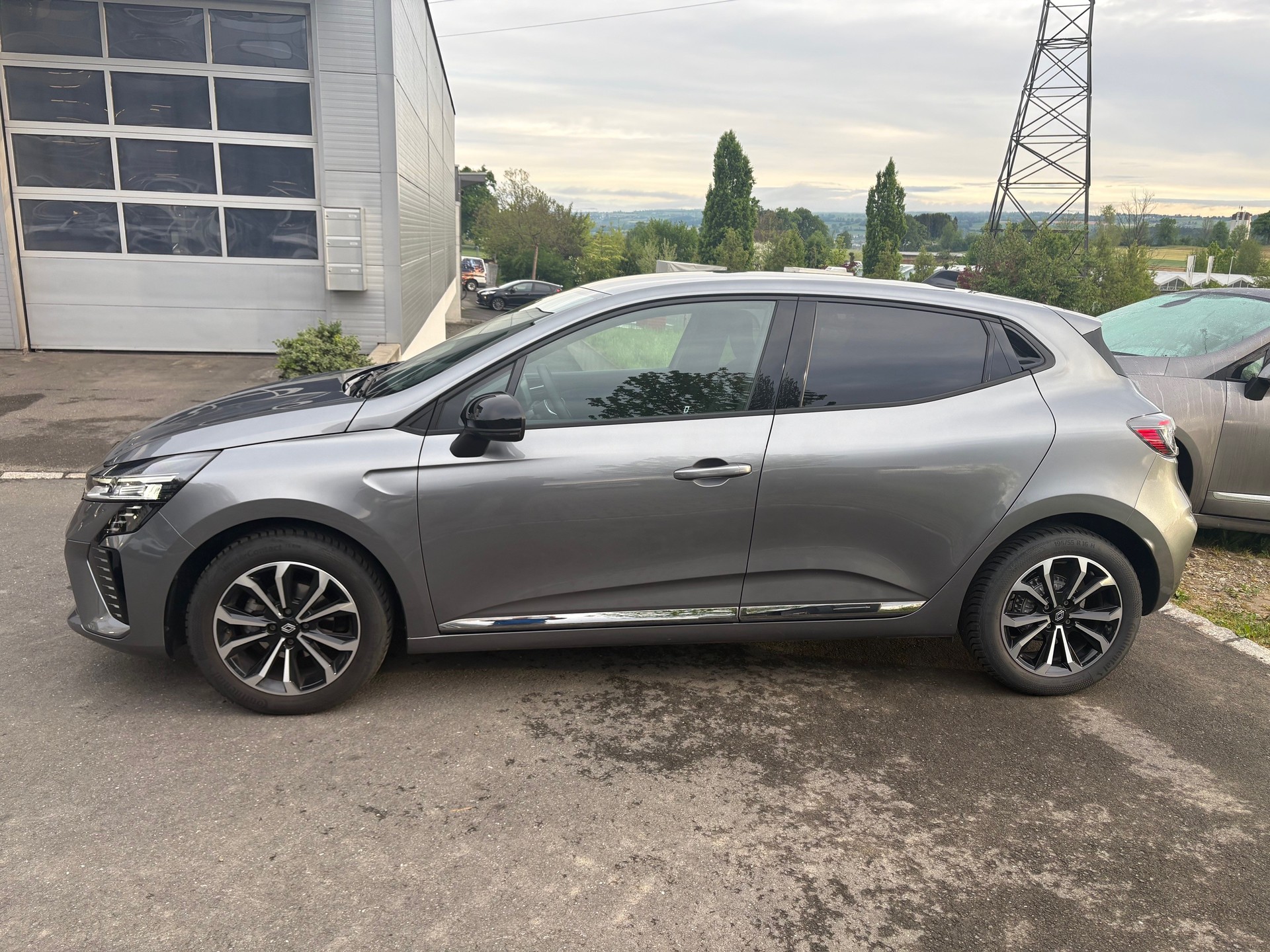 RENAULT Clio 1.0 Techno-image-1