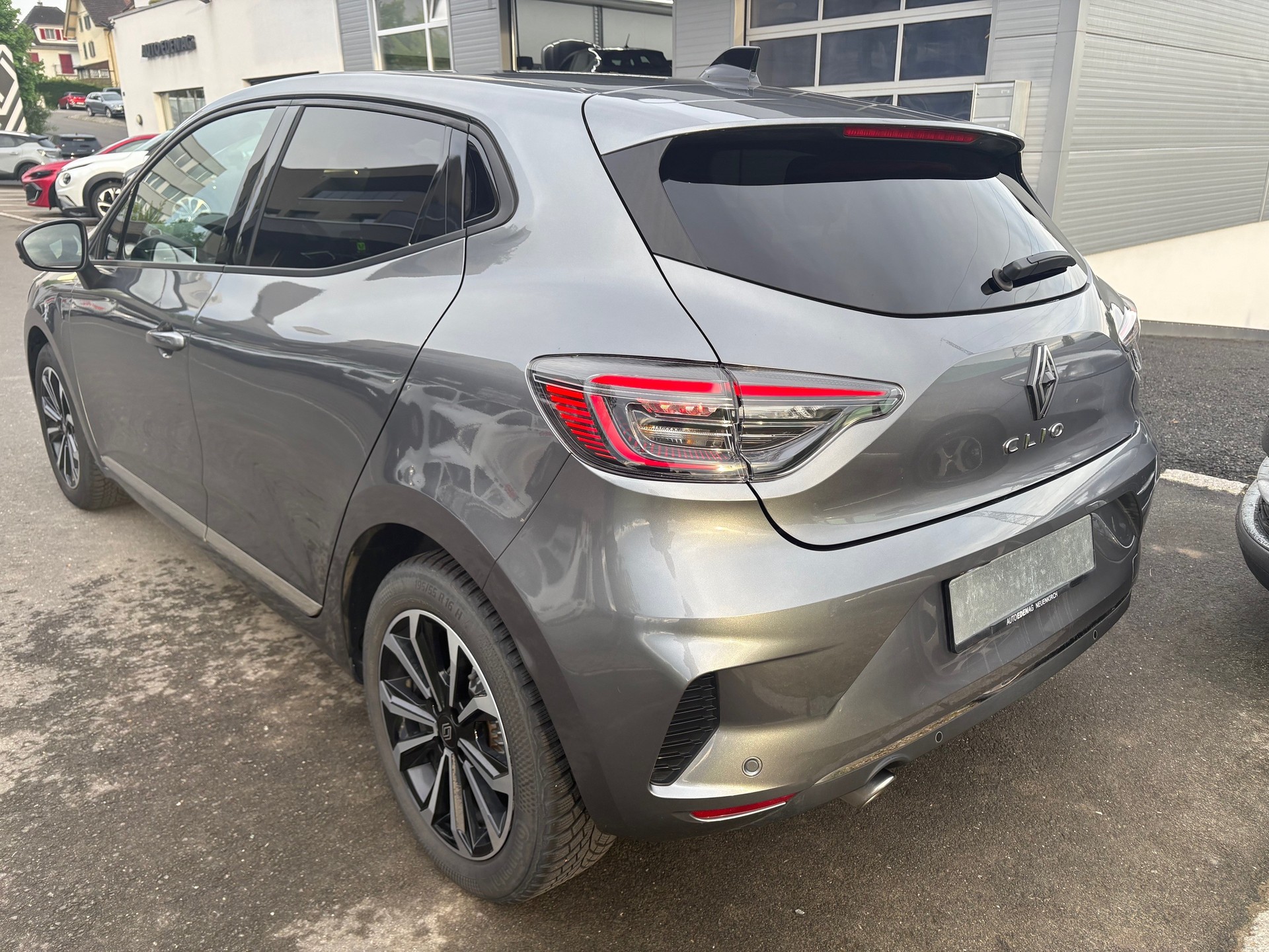 RENAULT Clio 1.0 Techno-image-2