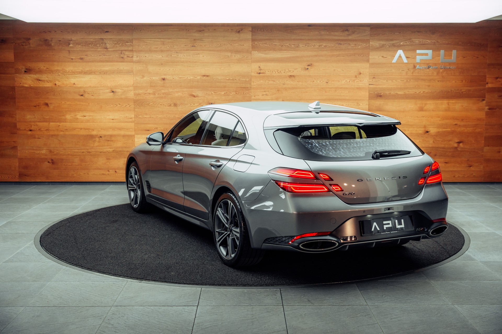 GENESIS G70 Shooting Brake 2.0 T Plus Sport AT8 AWD-showroom-element-2