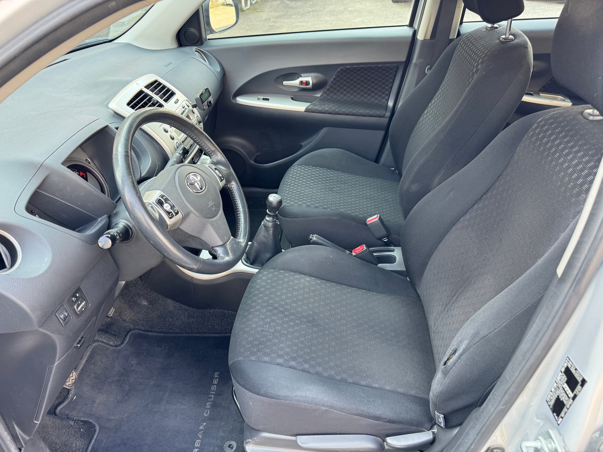 TOYOTA UrbanCruiser 1.33 Dual VVT-i Linea Luna-image-8