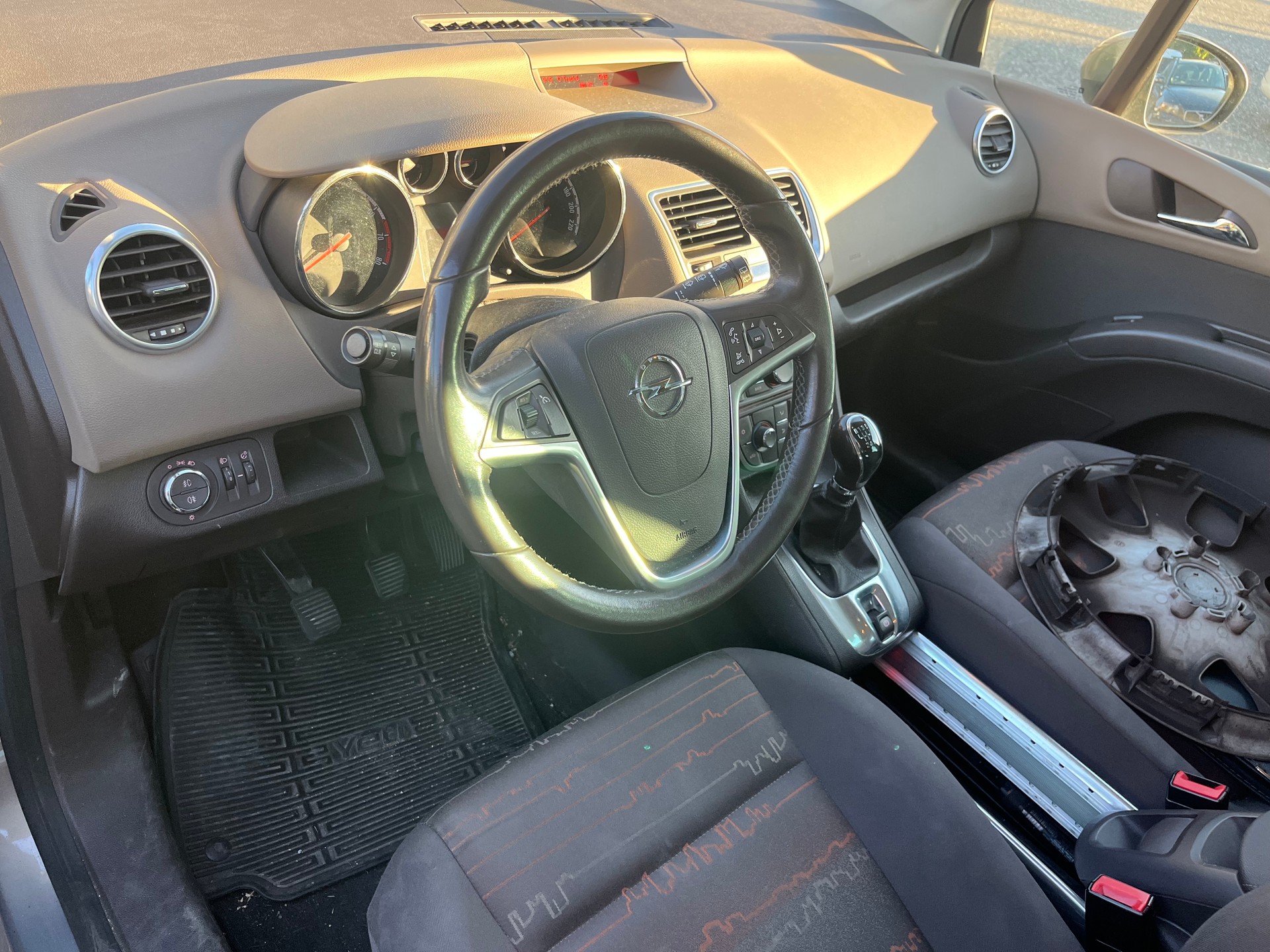 OPEL Meriva 1.4 Turbo Enjoy-image-4
