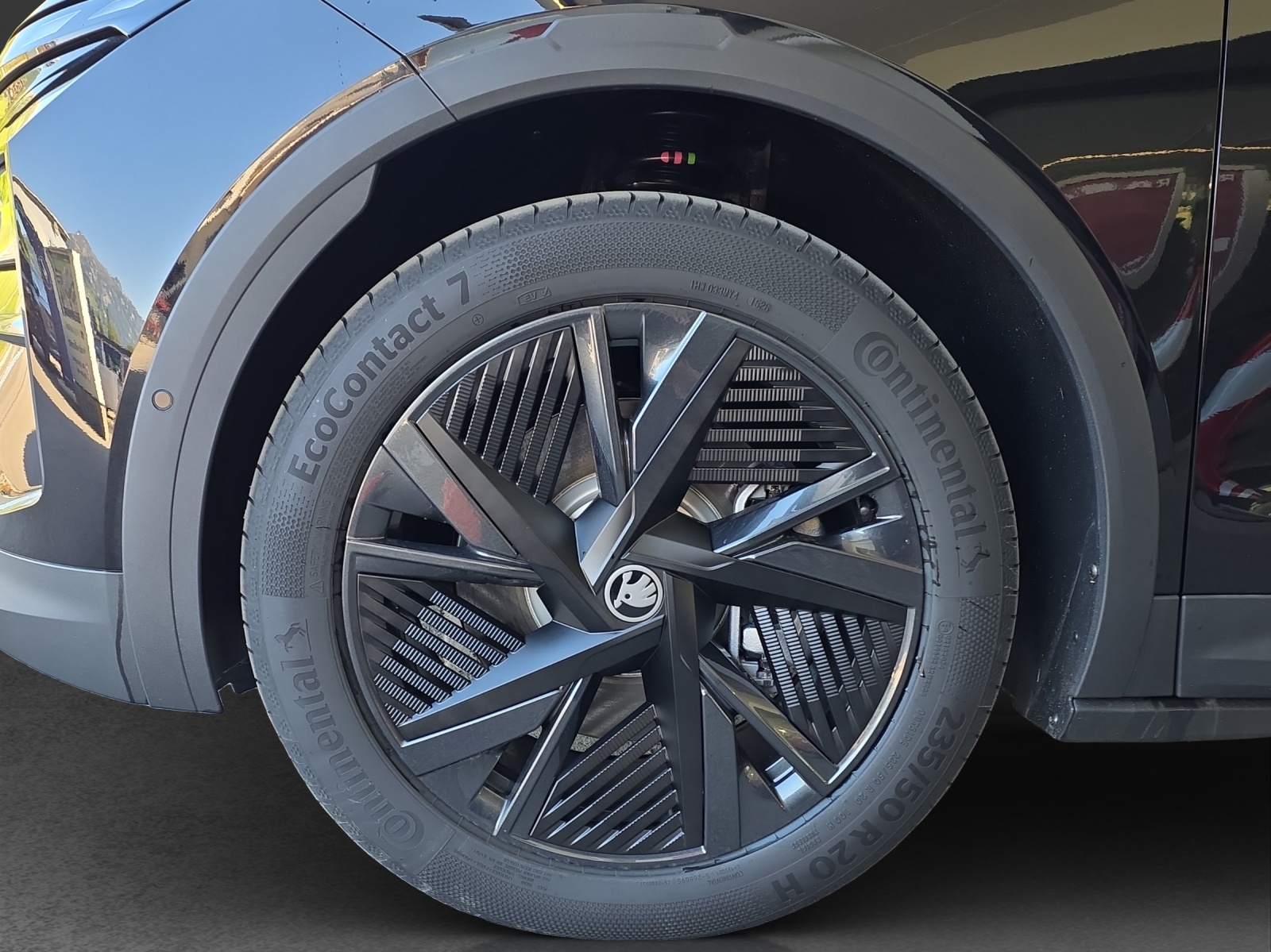 SKODA Elroq RS 4x4-image-11
