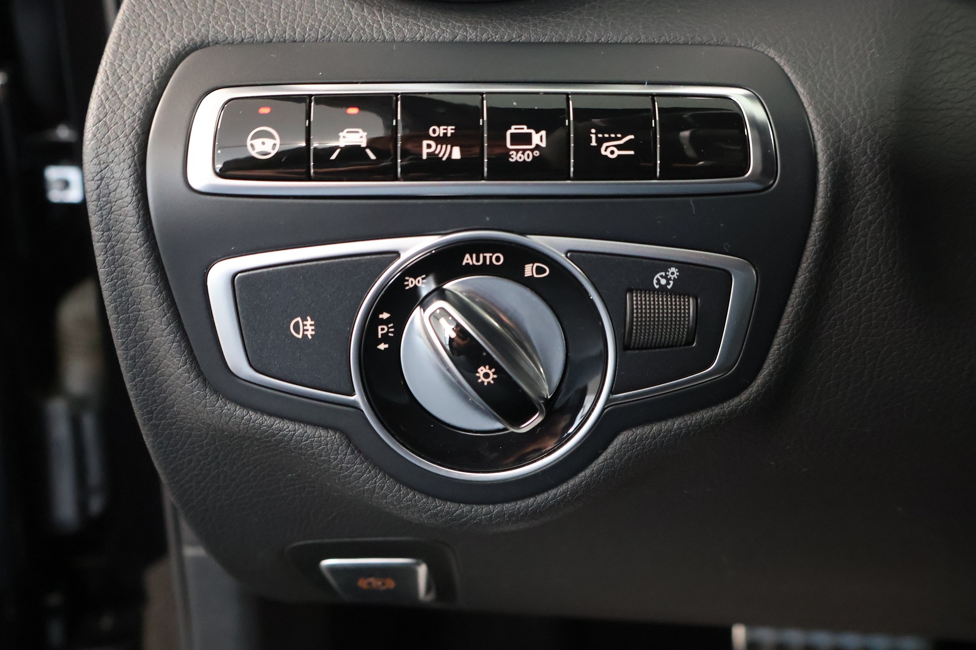MERCEDES-BENZ C 450 AMG 4Matic 7G-Tronic-image-24