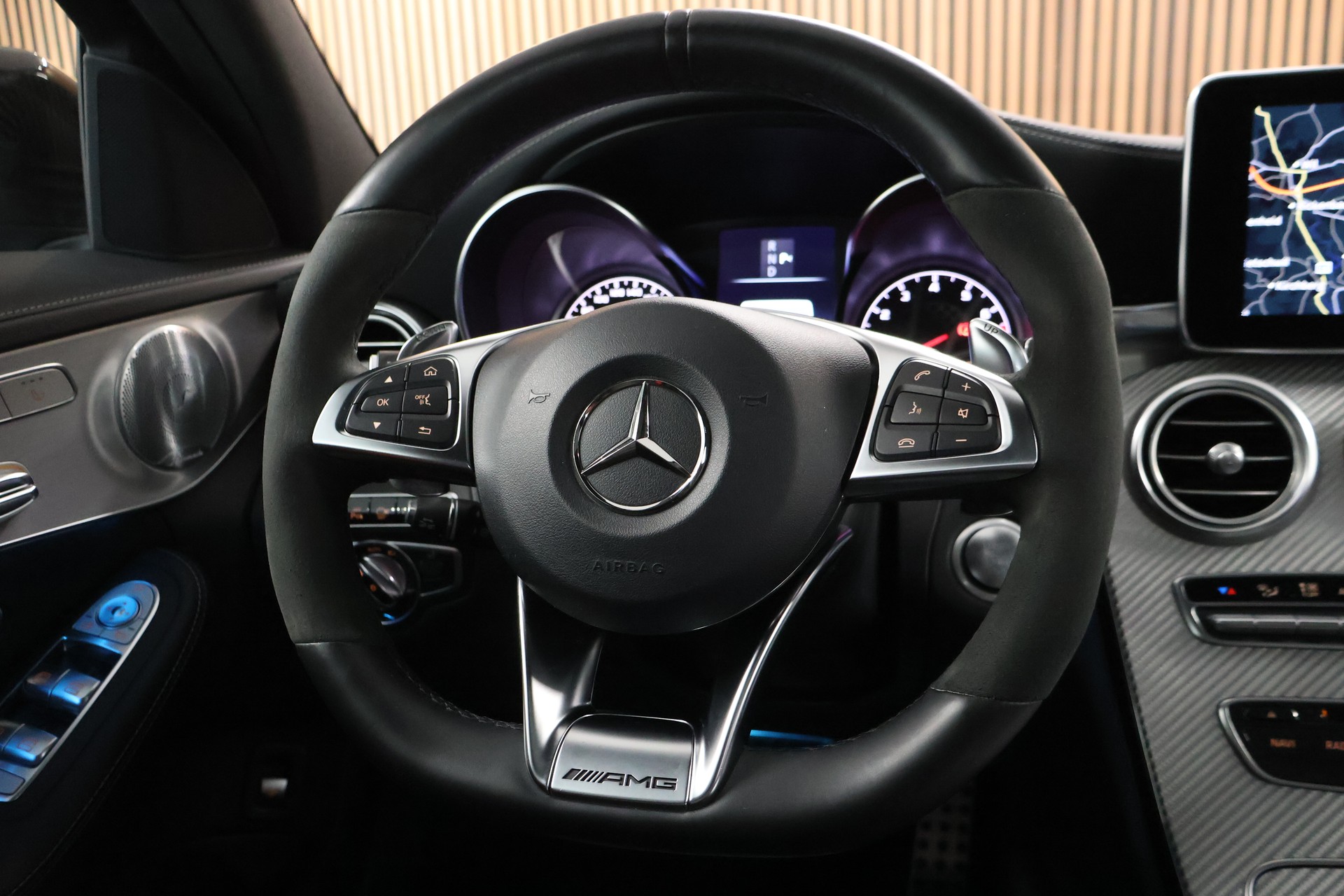 MERCEDES-BENZ C 450 AMG 4Matic 7G-Tronic-image-17