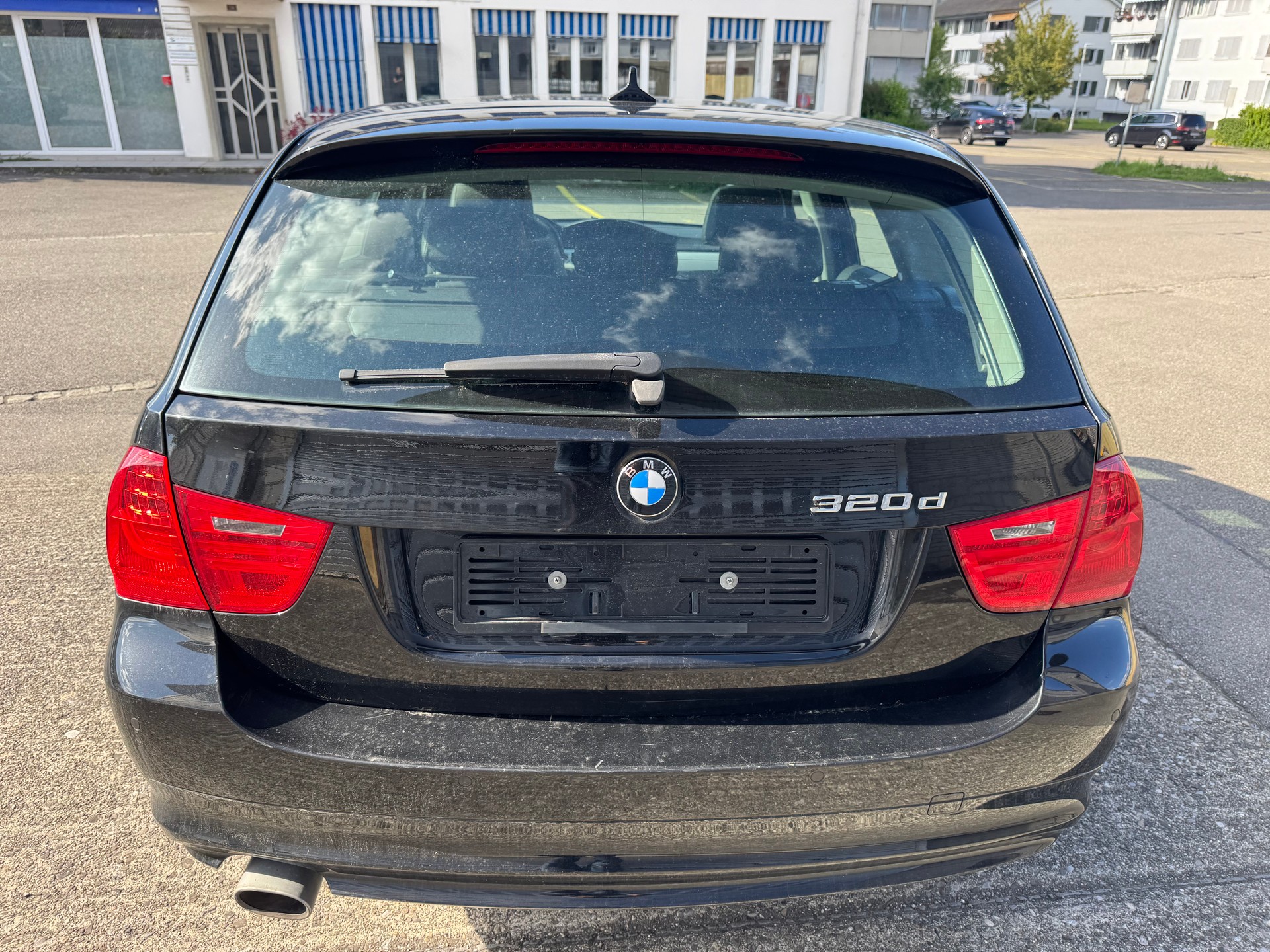 BMW 320d xDrive Touring-image-5