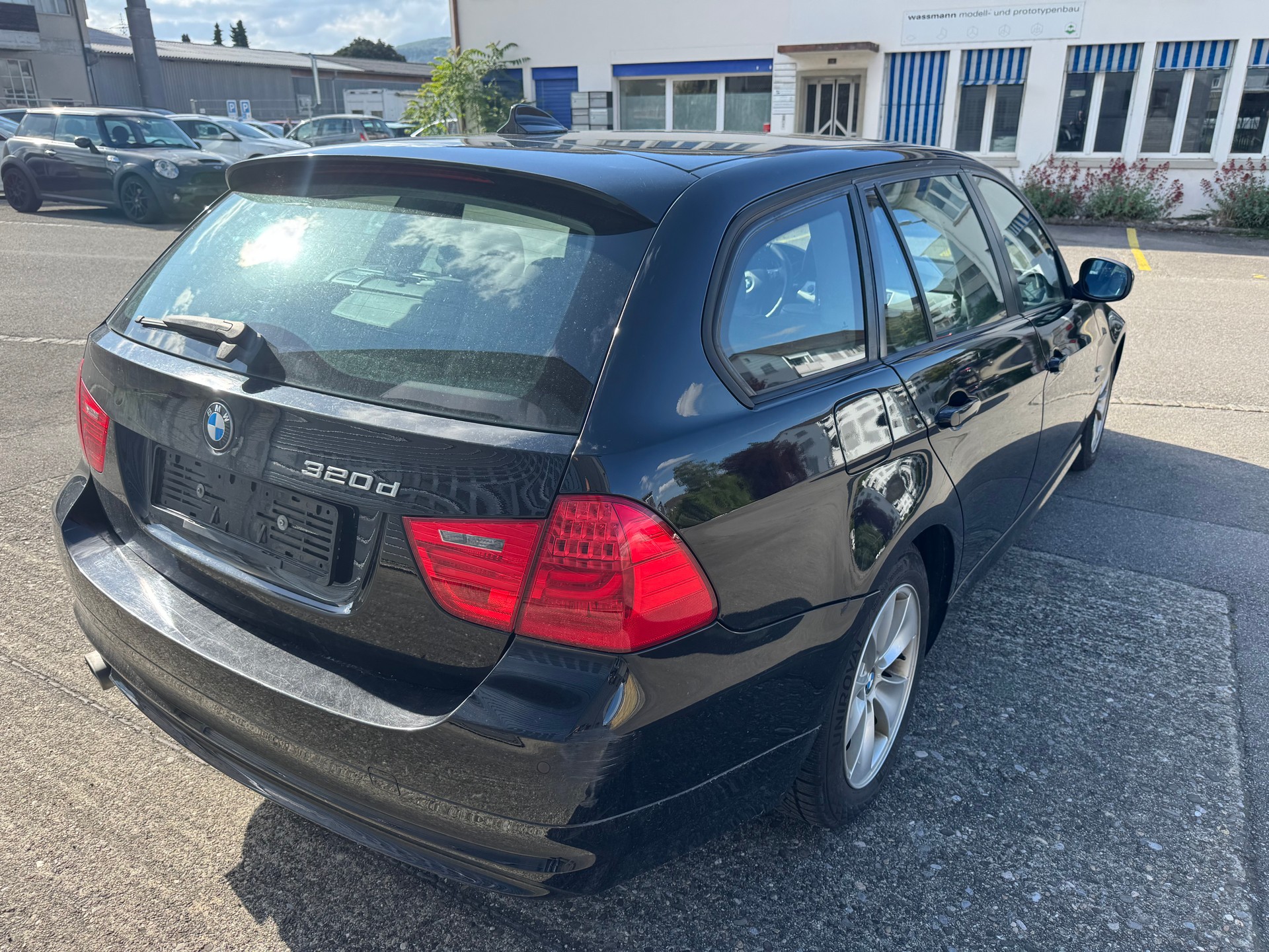 BMW 320d xDrive Touring-image-4