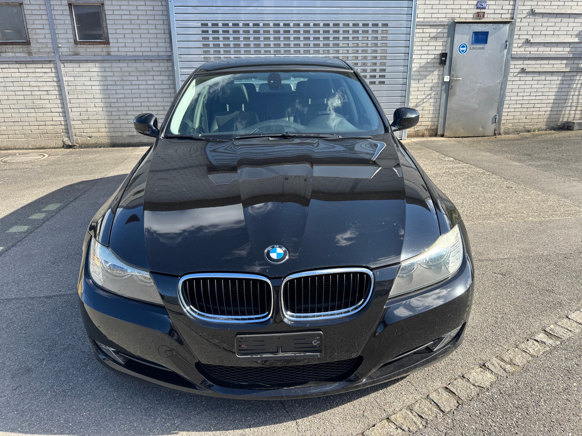 BMW 320d xDrive Touring-image-1