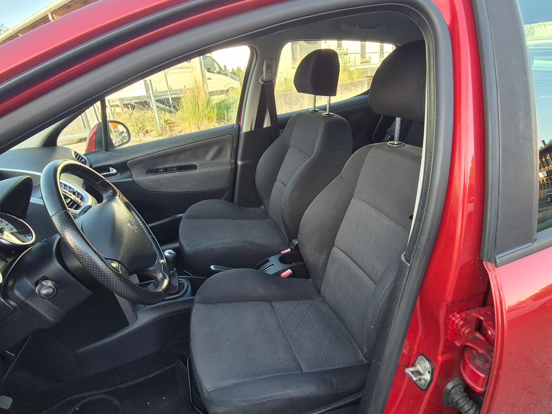 PEUGEOT 207 1.6 16V XT-image-4