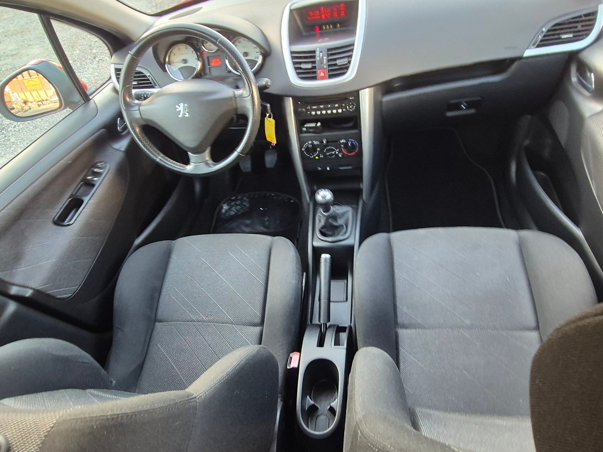 PEUGEOT 207 1.6 16V XT-image-11