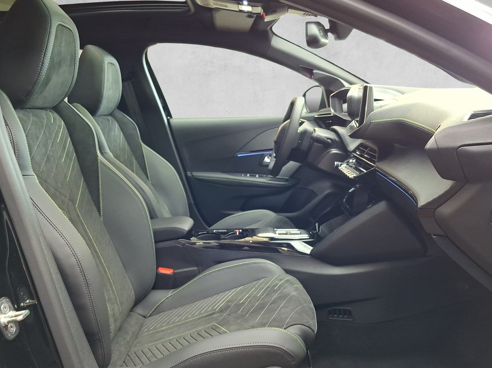 PEUGEOT 208 1.2 Hybrid 145 GT-image-11