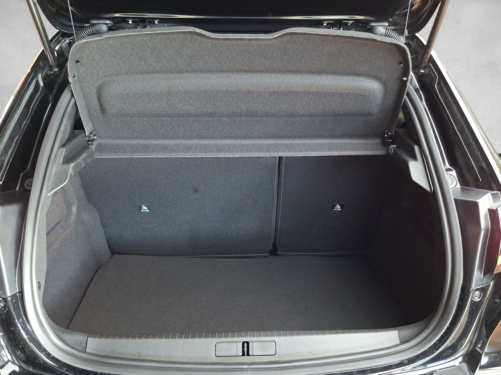 PEUGEOT 208 1.2 Hybrid 145 GT-image-14