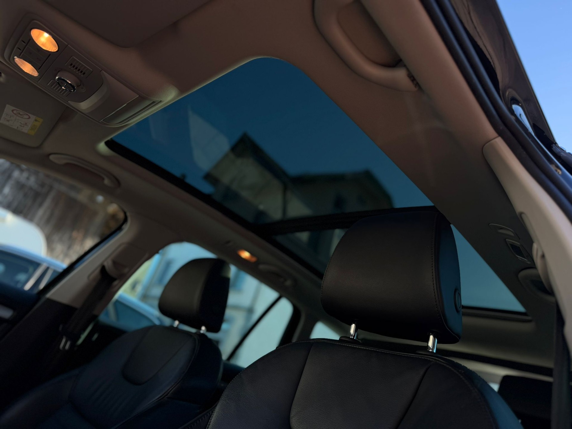 SKODA Octavia Combi 1.8 TSI Style 4x4 DSG-image-11