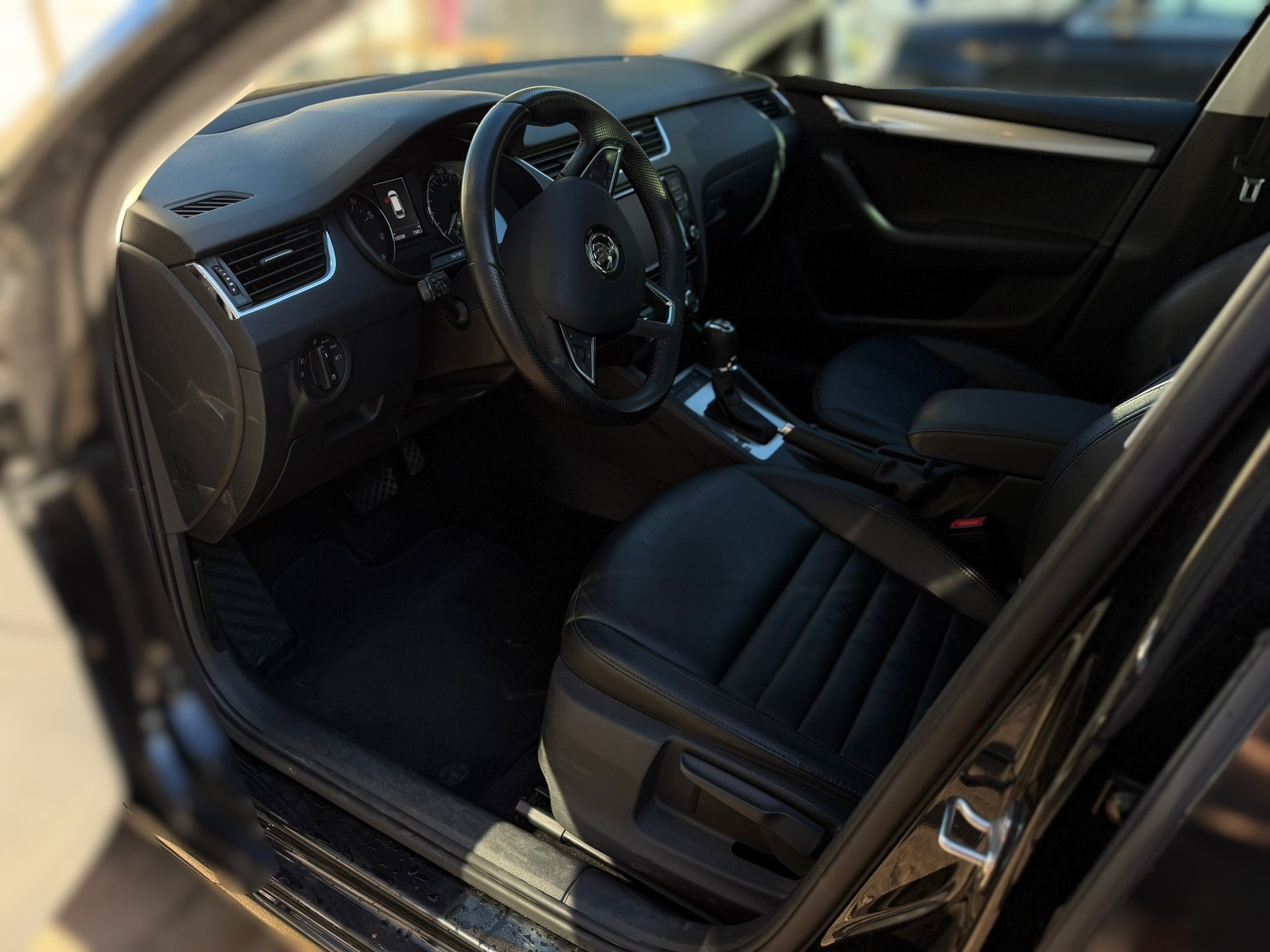 SKODA Octavia Combi 1.8 TSI Style 4x4 DSG-image-6